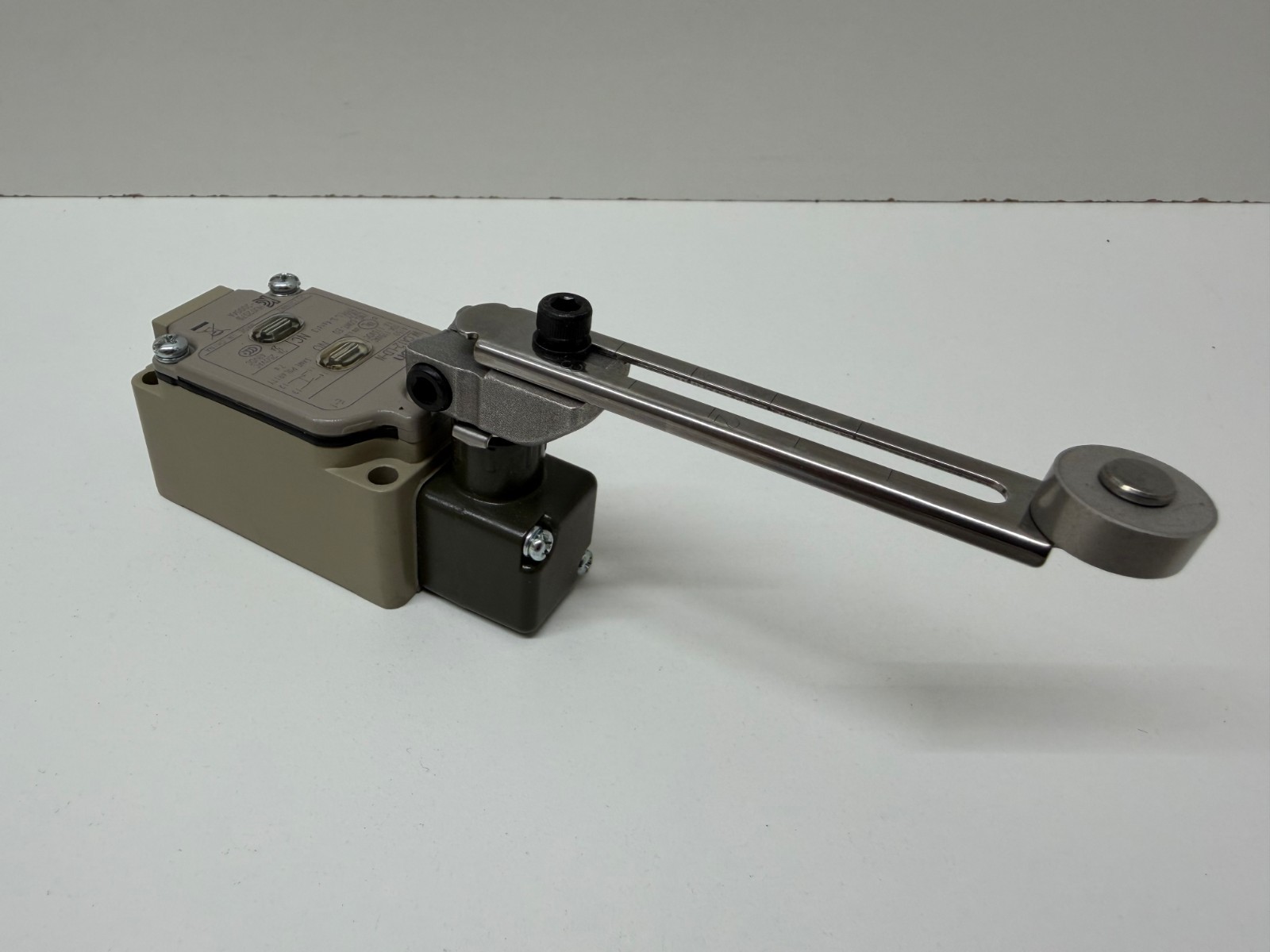 NEW IN BOX! OMRON 10A 115VAC LIMIT SWITCH WLCA12-LD-N