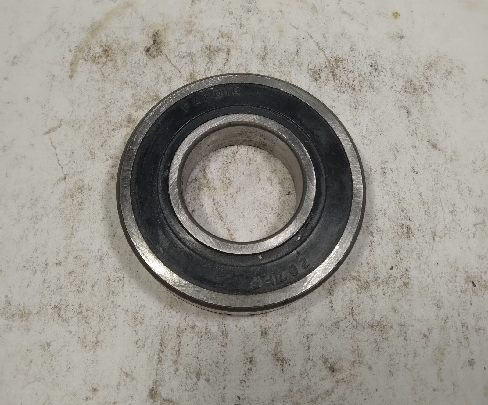 1 NEW FAFNIR 207PPG C4 BALL BEARING NO SNAP RINGS NNB ***MAKE OFFER***