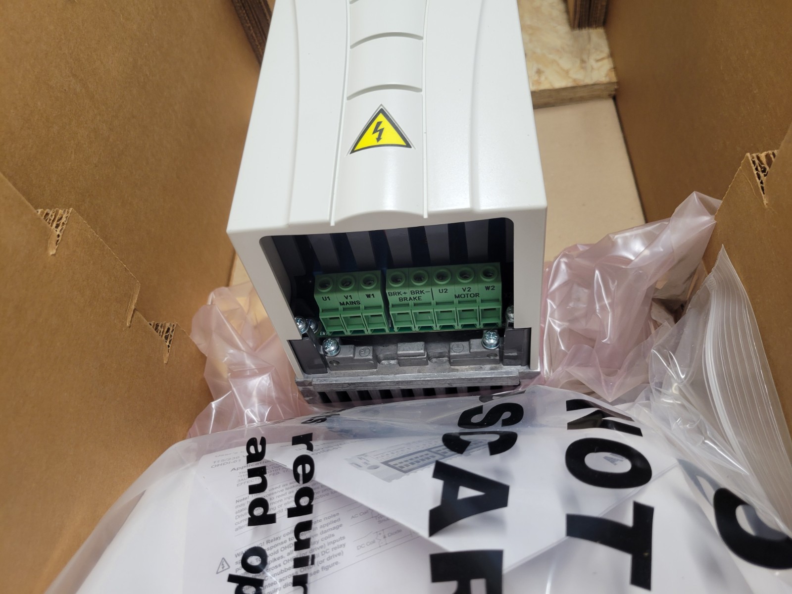 NEW OLD STOCK! ABB 15HP 11KW 500-600V 17A AC DRIVE ACS550-U1-017A-6+L512