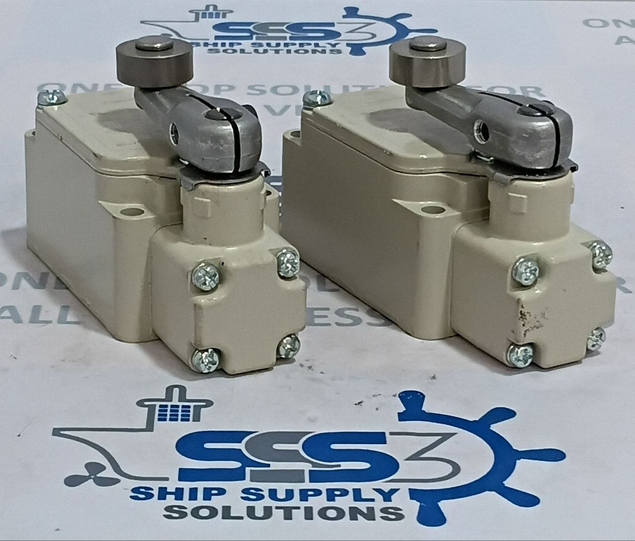 Azbil 1LS19-J Limit Switch with Roller Lever 3A 240VAC AC-15, 0.4A 30VDC DC-12