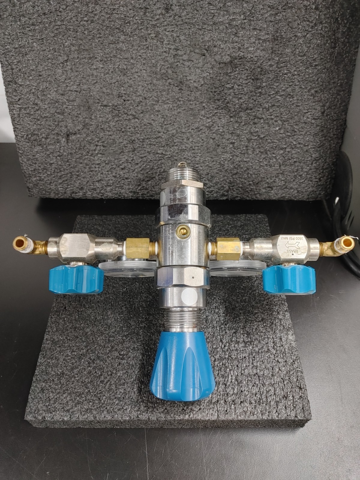 MATHESON High Purity Regulator with MATHESON Valve X2 and Pressure Gauges