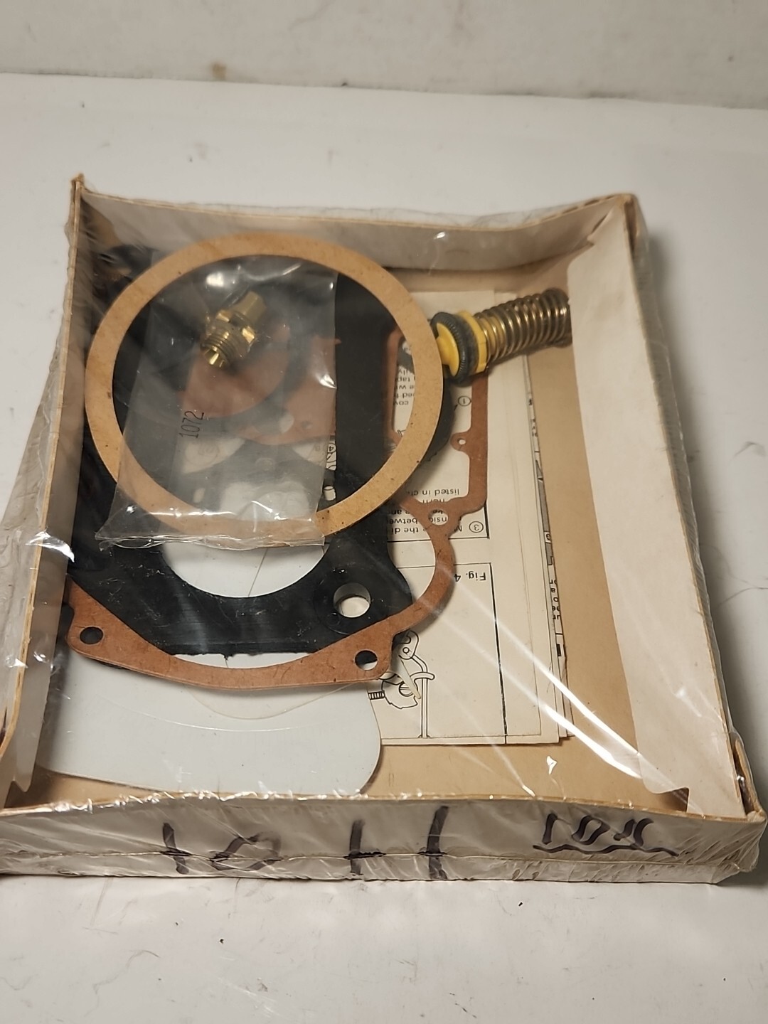 NEW Carter 1011 Carburetor Rebuild Repair Kit. Bin302