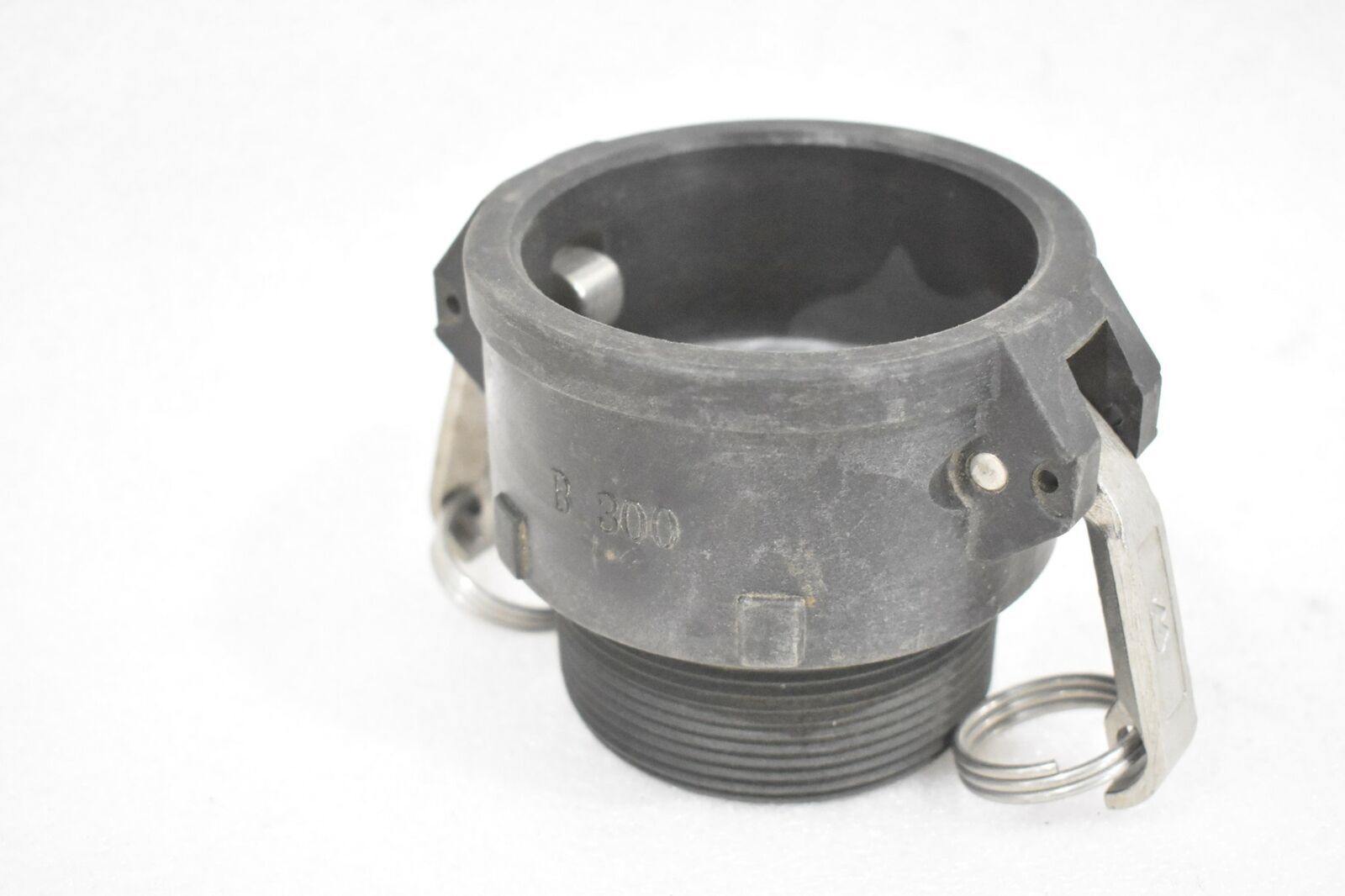 APACHE B300 BLACK HOSE COUPLING 3″ MALE THREADED WITH METAL LATCHE