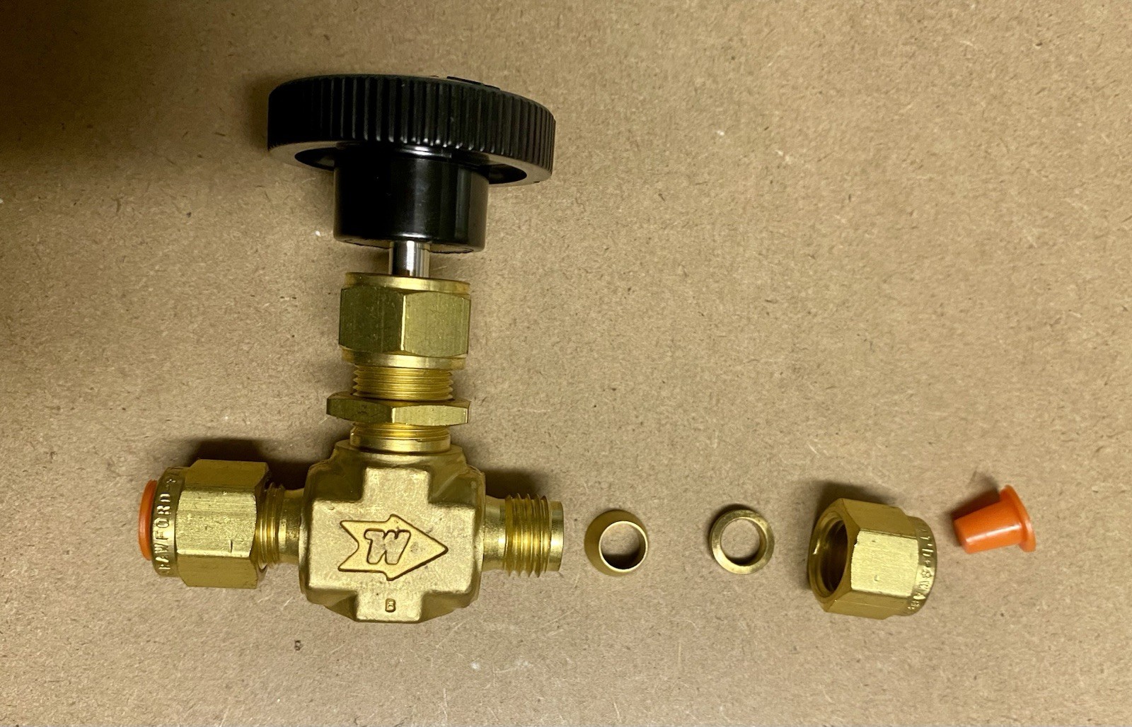 Whitey Swagelok B-1VS4-W1, B1VS4W1, Needle Valve, 0.37 Cv, 1/4″