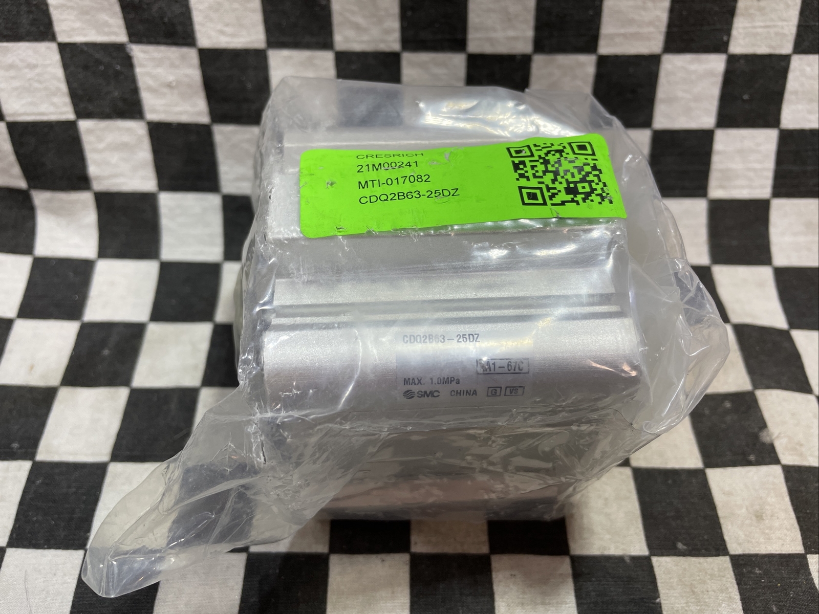 SMC CQ2-Z COMPACT CYLINDER, CDQ2B63-25DZ, CDQ2B6325DZ, SHIPSAMEDAY