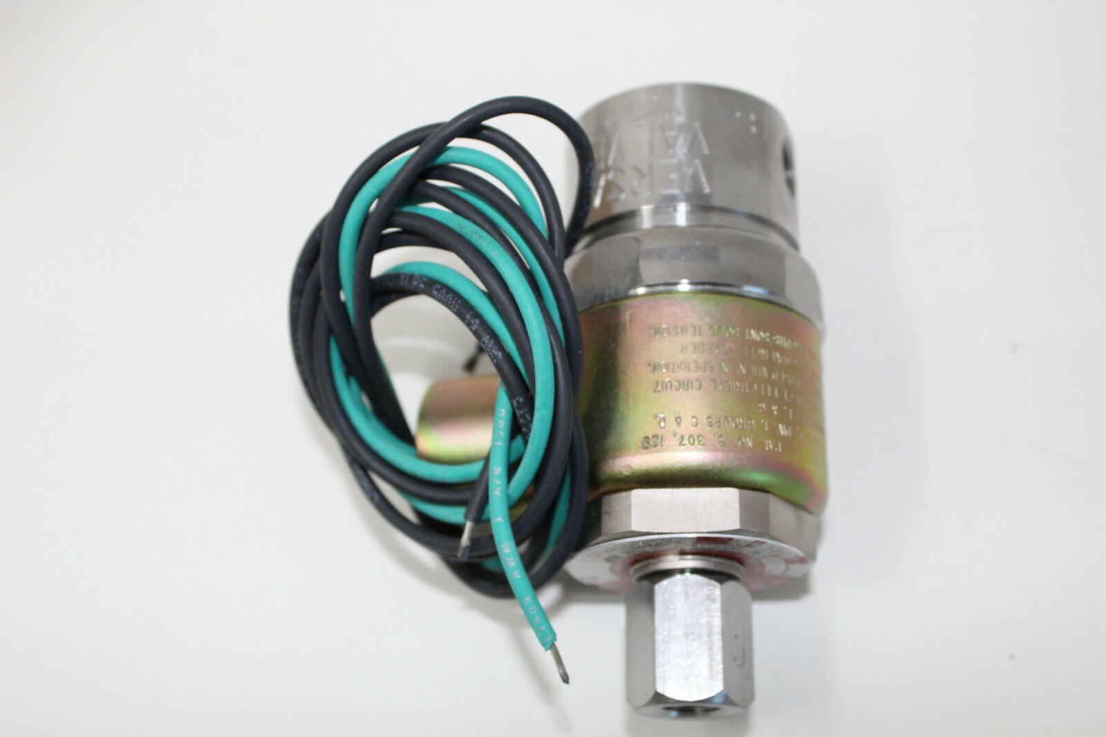NEW Versa VALVE SELECTOR ESM-8202-66-HT-H2-AXX-D024 Pneumatic Directional Valve