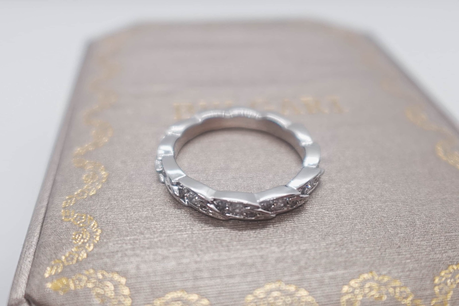 GIFT.Tlffany&co Narrow Ring in 18K white Gold with Pavé Diamonds. USA Size 8