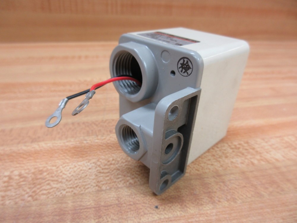 SMC IS3010-02L5 Pressure Switch IS301002L5