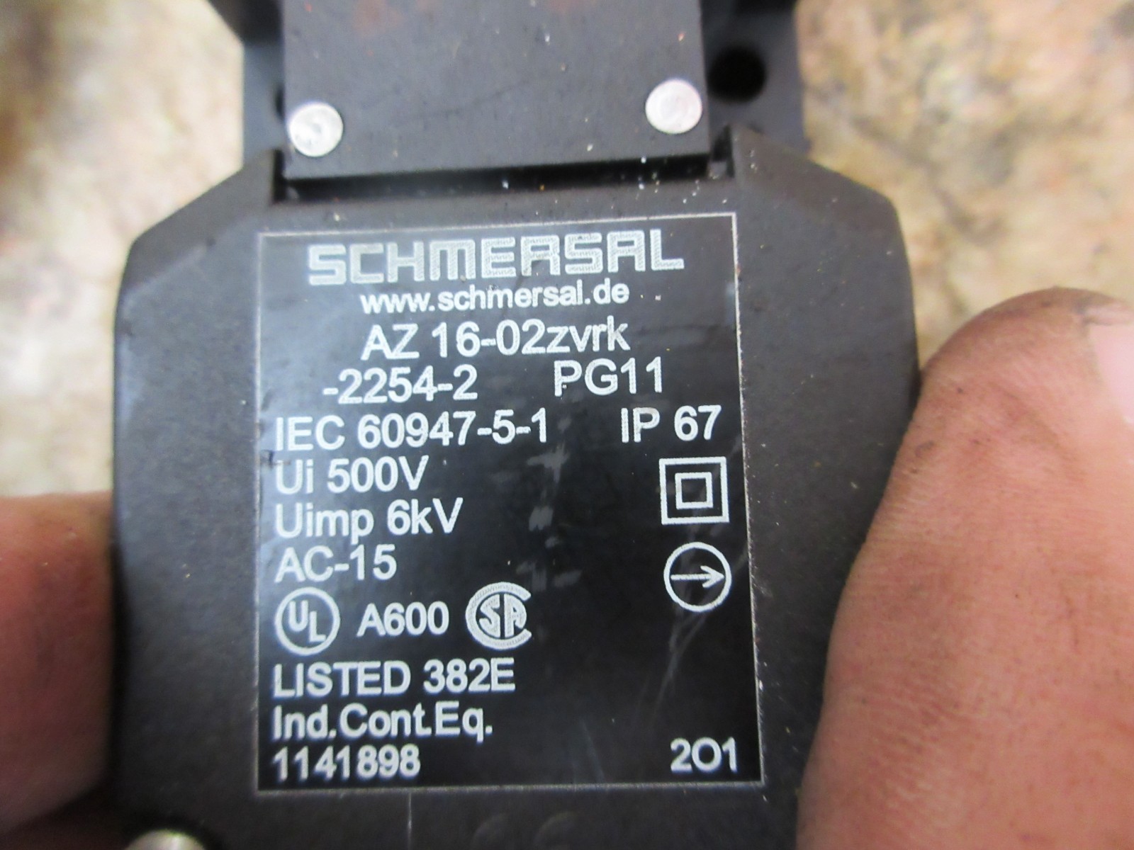 SCHMERSAL INTERLOCK SAFETY SWITCH AZ16-02ZVRK-2254-2 LOT OF 3 PIECES