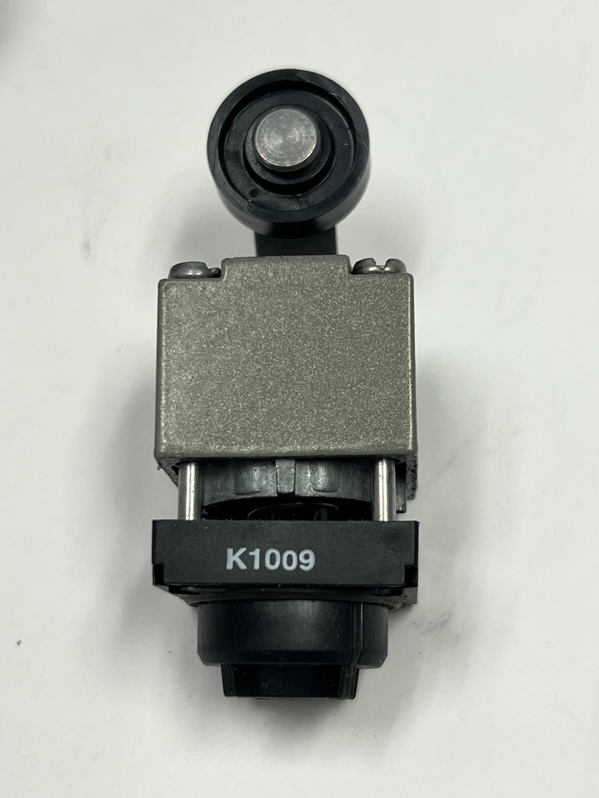 NEW TELEMECANIQUE XCKL115 LIMIT SWITCH
