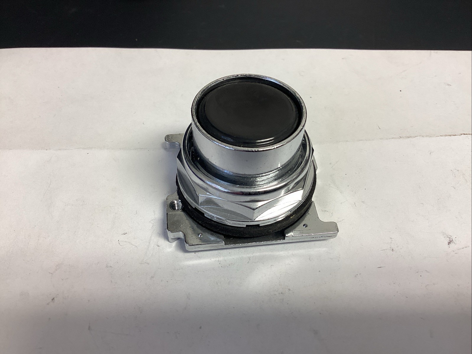 EATON 10250T103 PUSH BUTTON OPERATOR Standard Black (LPW84E)