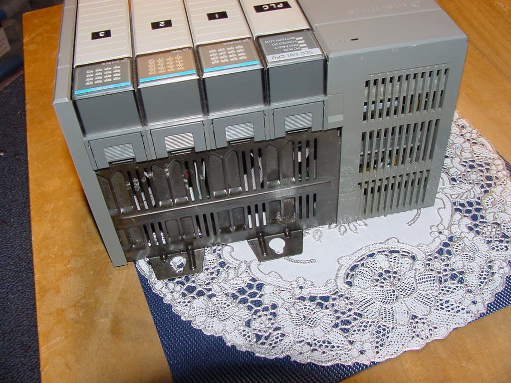 Allen Bradley PLC, SLC500 1746-P2, W/ SLC5/01 CPU, (2) DC-Source & DC-Sink Used