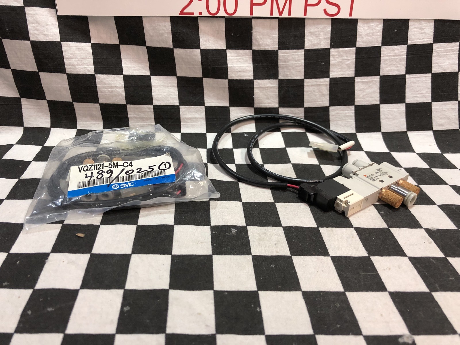 LOT OF 2, SMC SOLENOID VALVE VQZ1121-5M-C4, VQZ11215MC4, SHIPSAMEDAY#1176B4