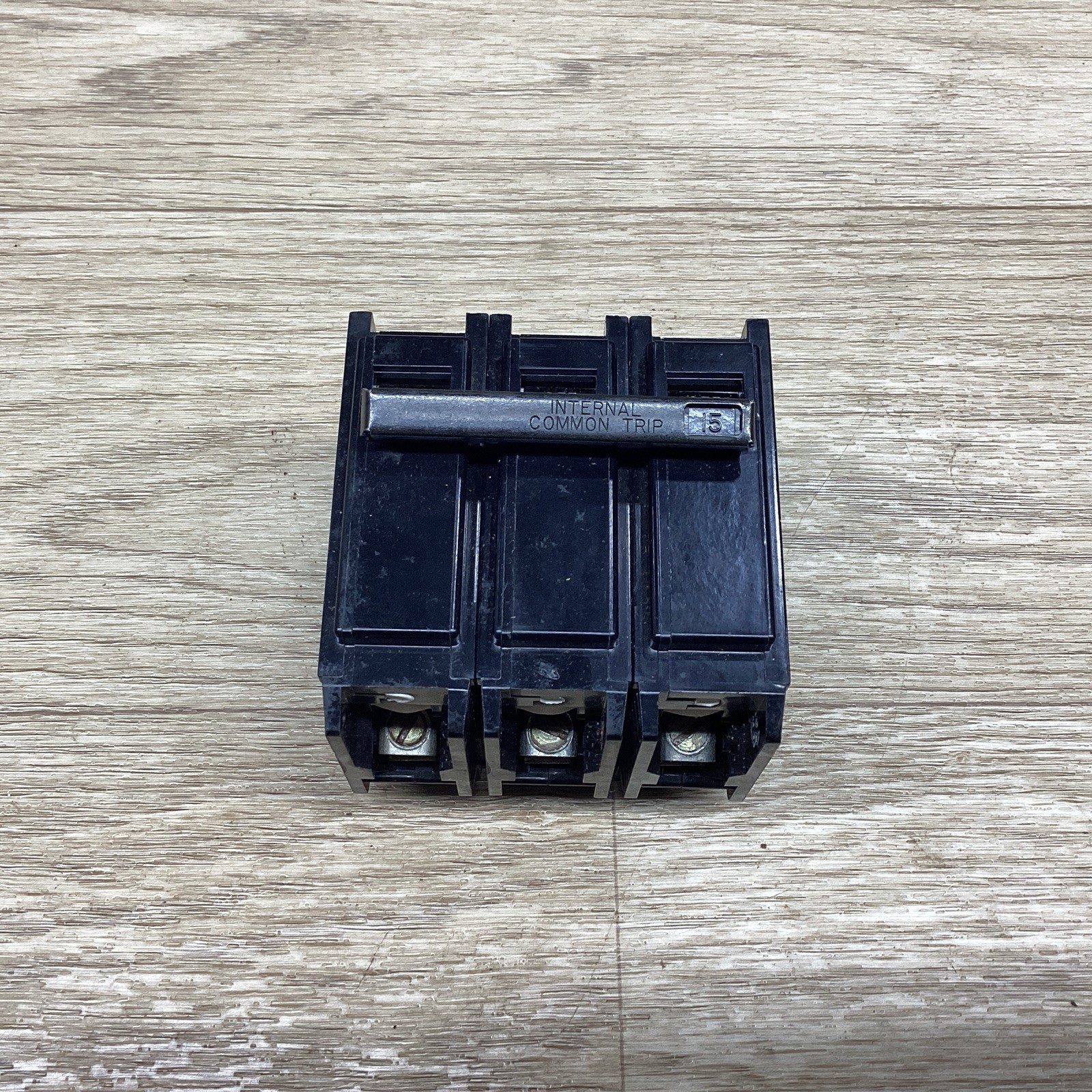 GTE SYLVANIA 11-562-10 15 AMP 3 POLE CIRCUIT BREAKER #815PT157*CO