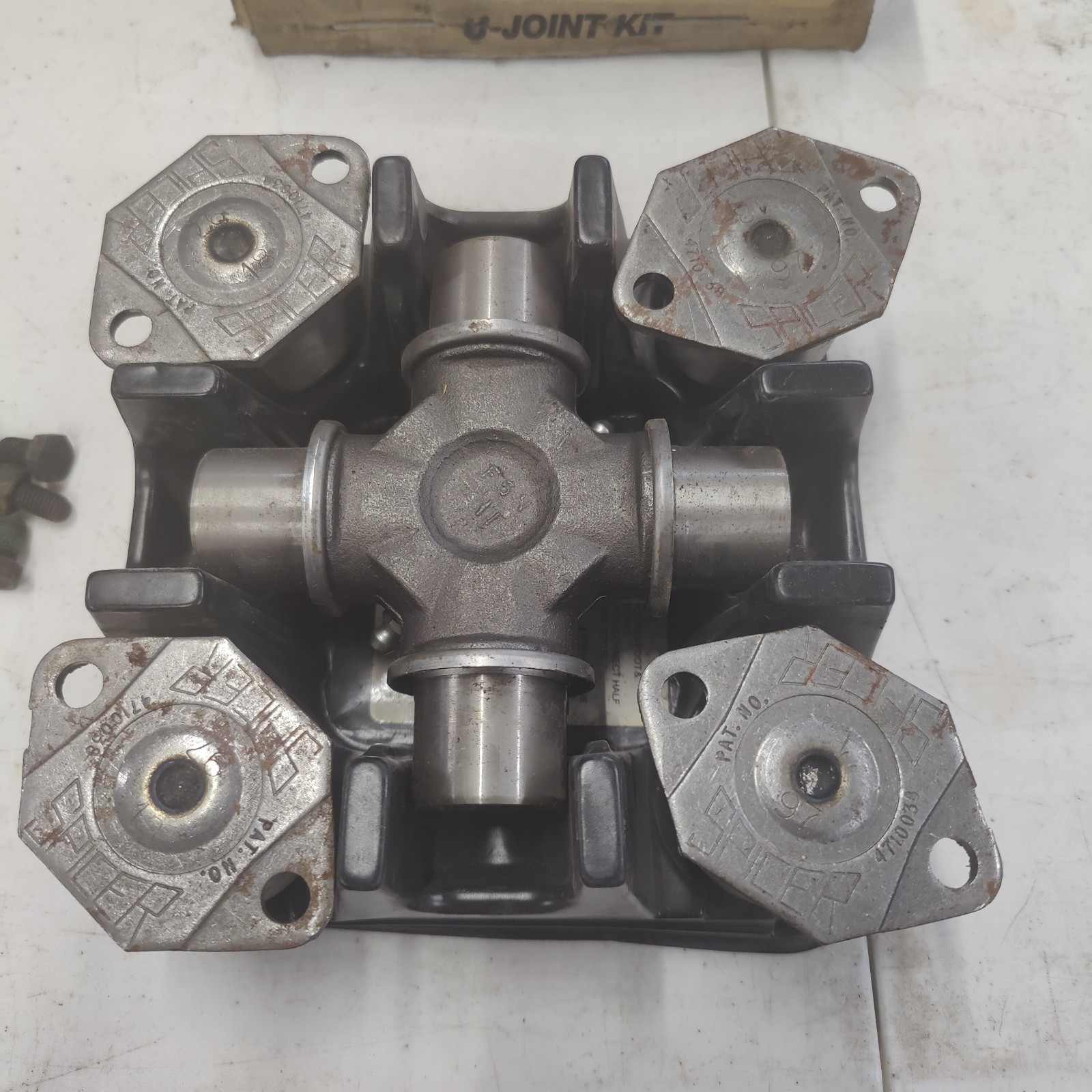 Spicer 5-279X U-Joint Series 1610, greaseable