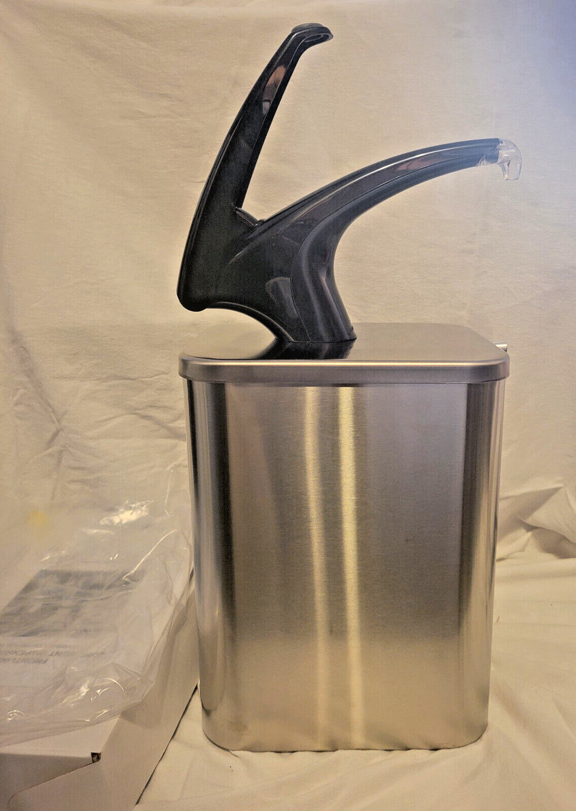 San Jamar Frontline Condiment Dispensing System Soft-Touch Black(see pictures).