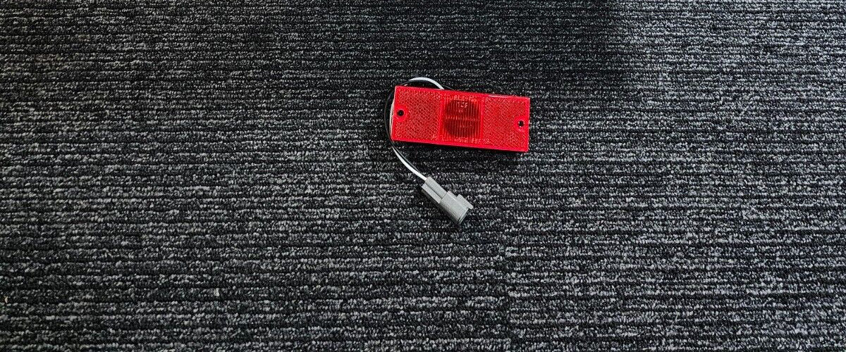 (QTY 2) Dialight 45003RB822 LED Red 24V Flush Mount Marker With Deutsch