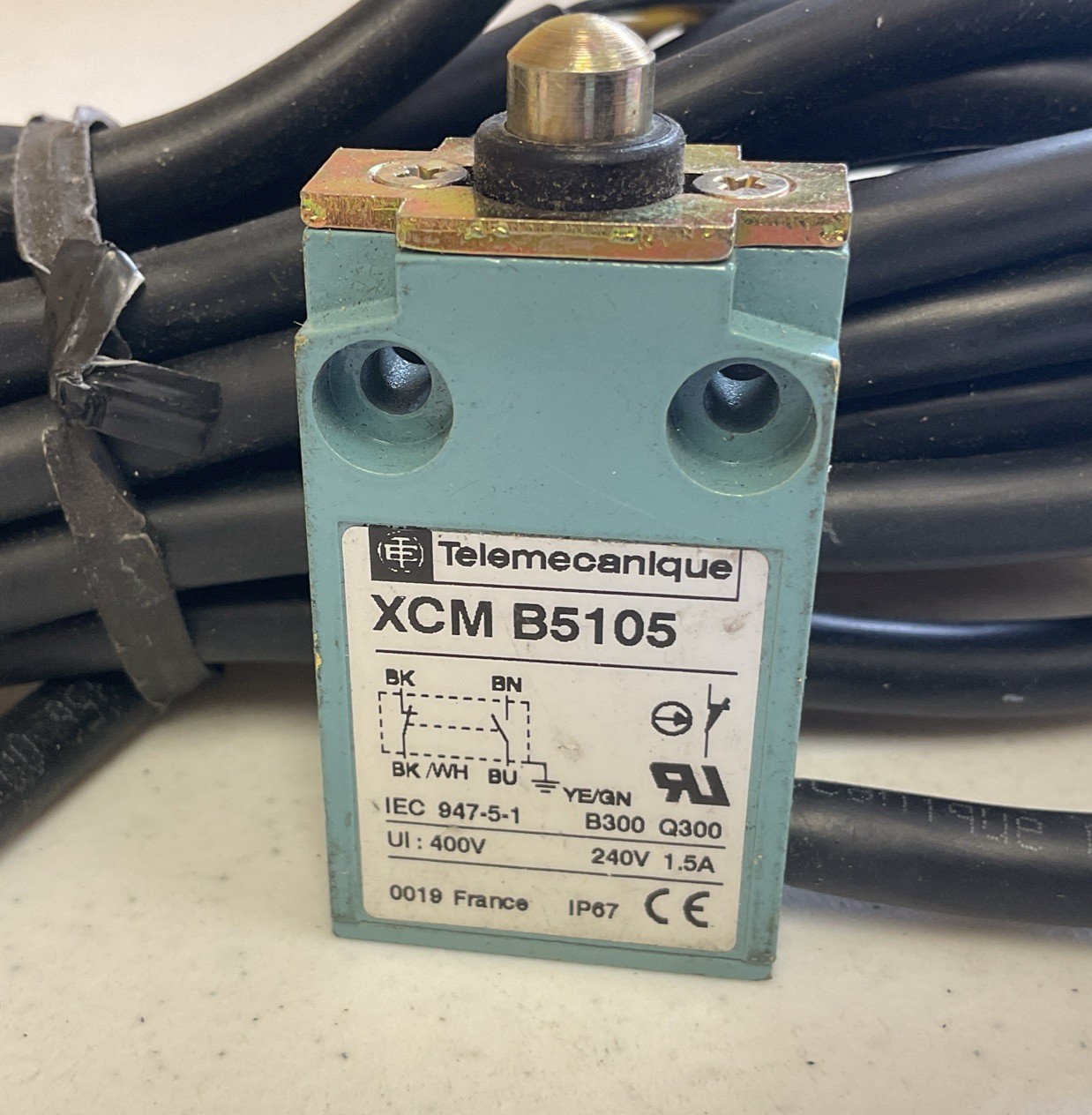 NEW TELEMECANIQUE XCM B5105 LIMIT SWITCH, FREE SHIPPING