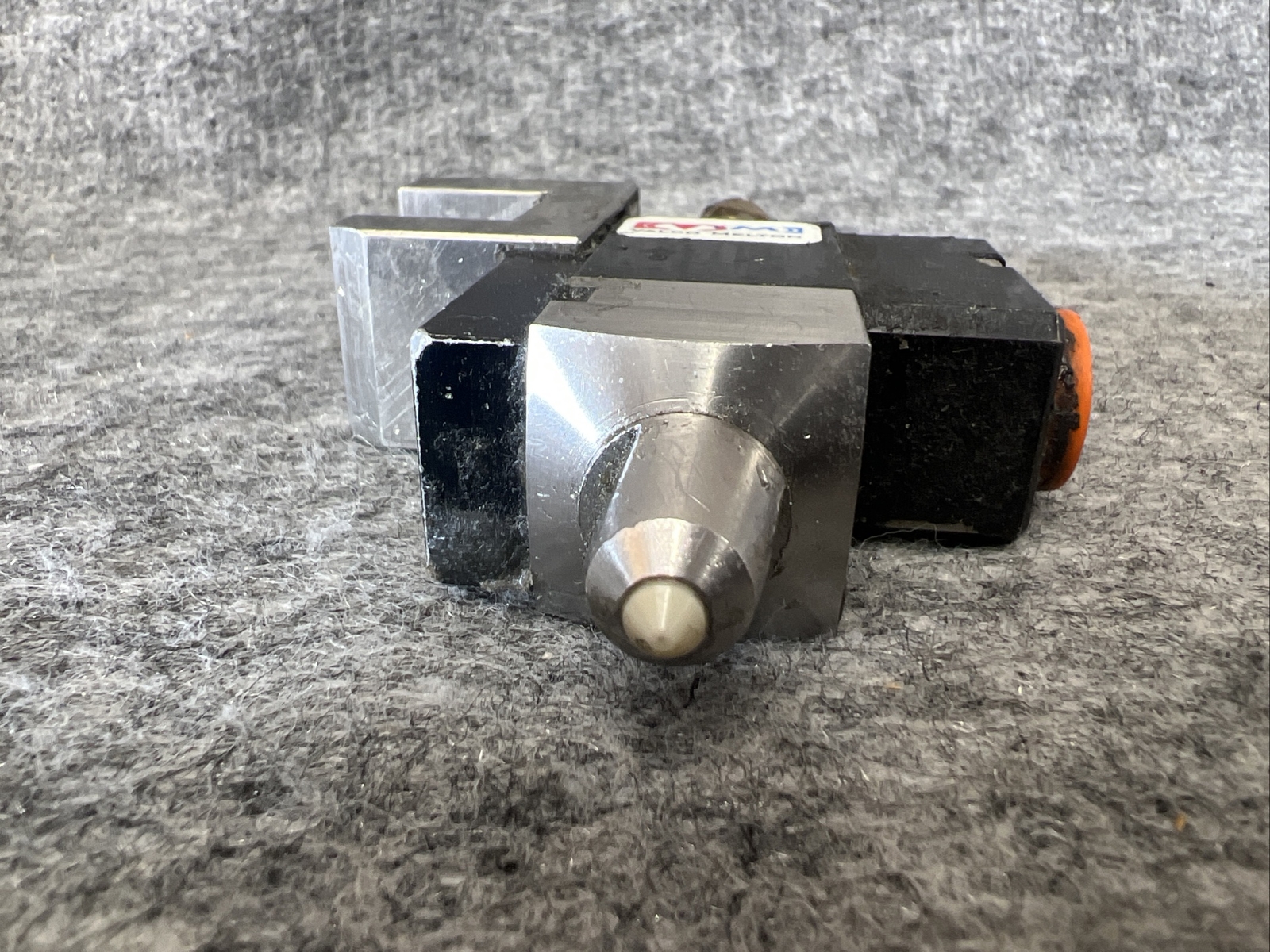 VALCO MELTON Hot melt adhesive applicator nozzle module Used