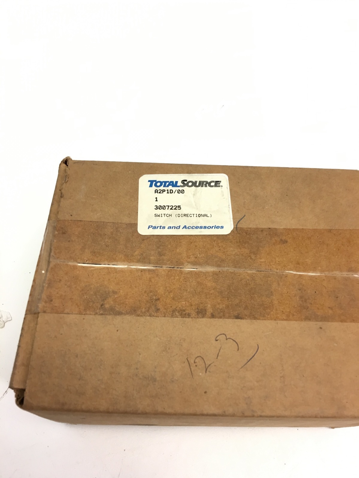 FACTORY SEALED TOTAL SOURCE A2P1D/00 SWITCH DIRECTIONAL, 3007225, (B265)