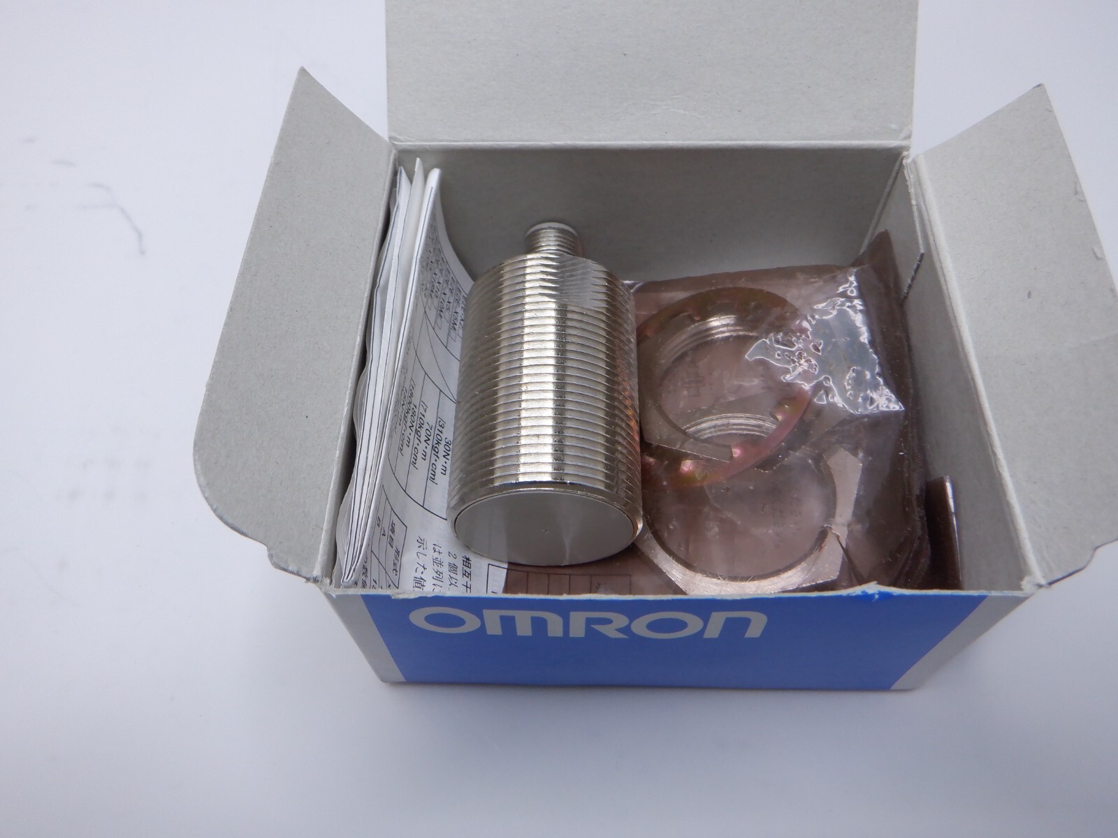 Omron E2E-X10Y1-M1 Proximity Sensor new