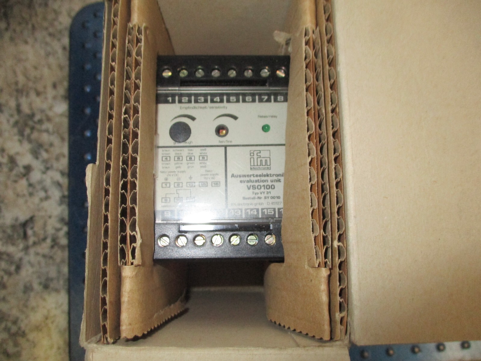 NEW IFM EVALUATION ELECTRONICS 110V 24V DC VS0100