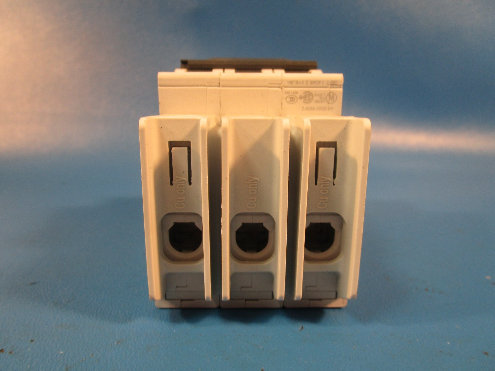 Schneider Electric M9F42330, Miniature Circuit Breaker, 30A 3P 480Y/277V~