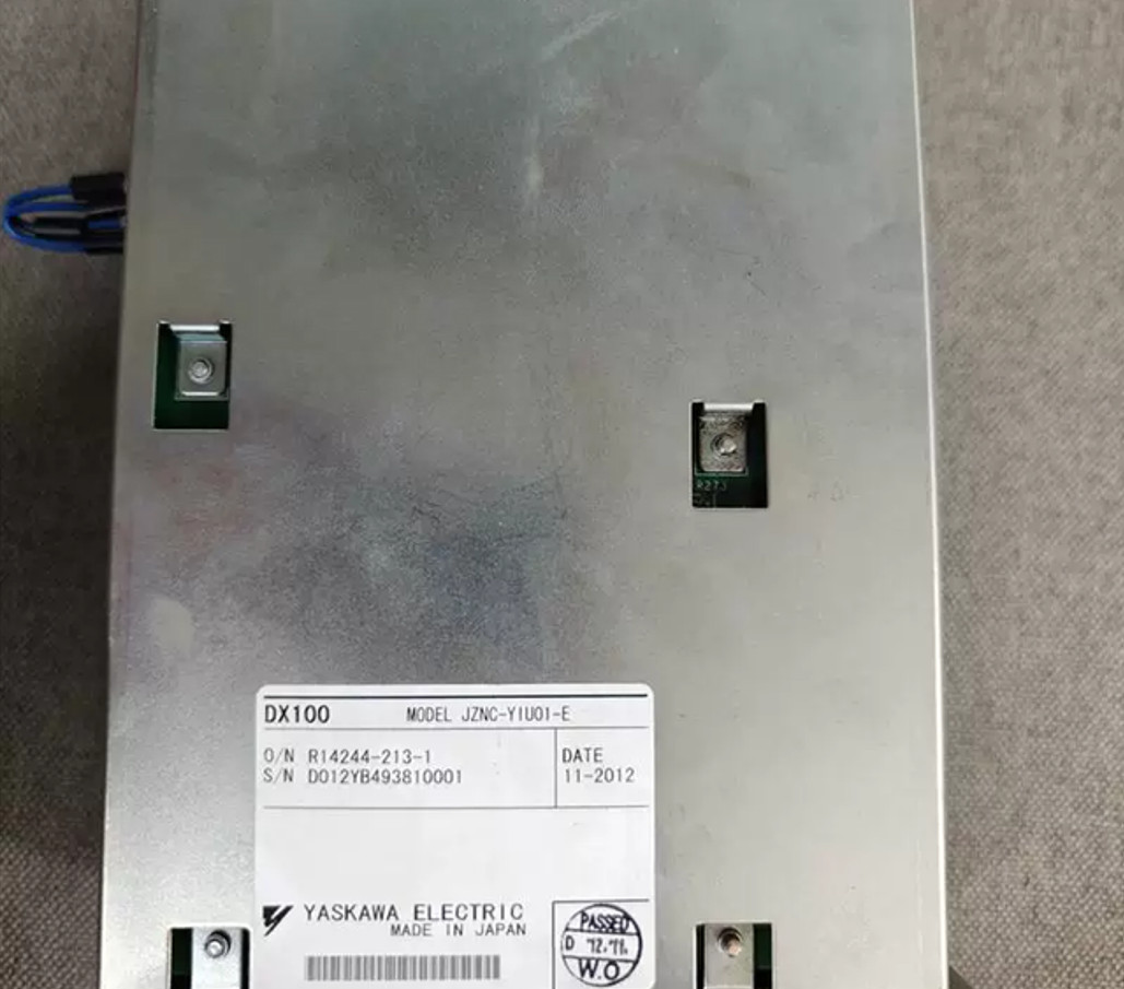 JZNC-YIU01-E JZNCYIU01E Yaskawa Robotic Servo Controller FOR DX100 USED 1PC