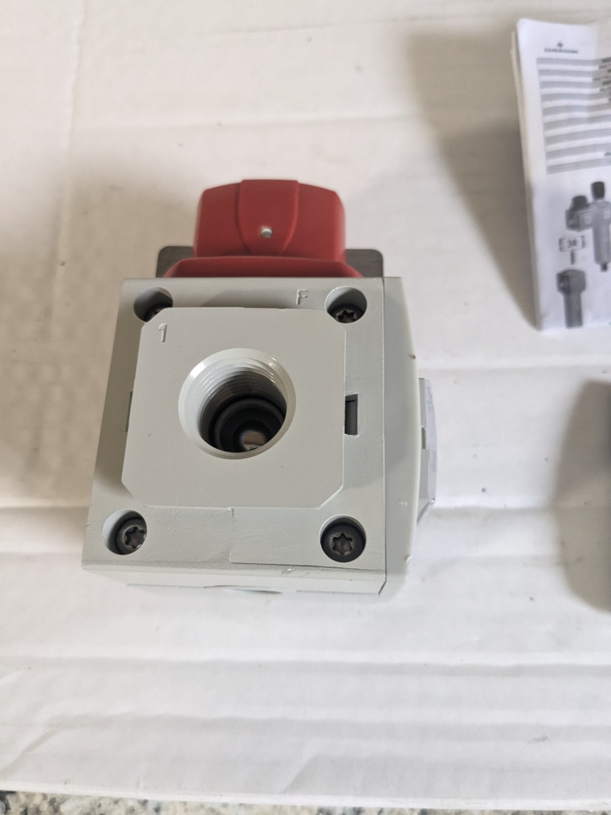 NUMATICS Aventics Shut Off Valve 1/2 in NPT, 1/2 in NPT 8652A3M04FA 232 psig New