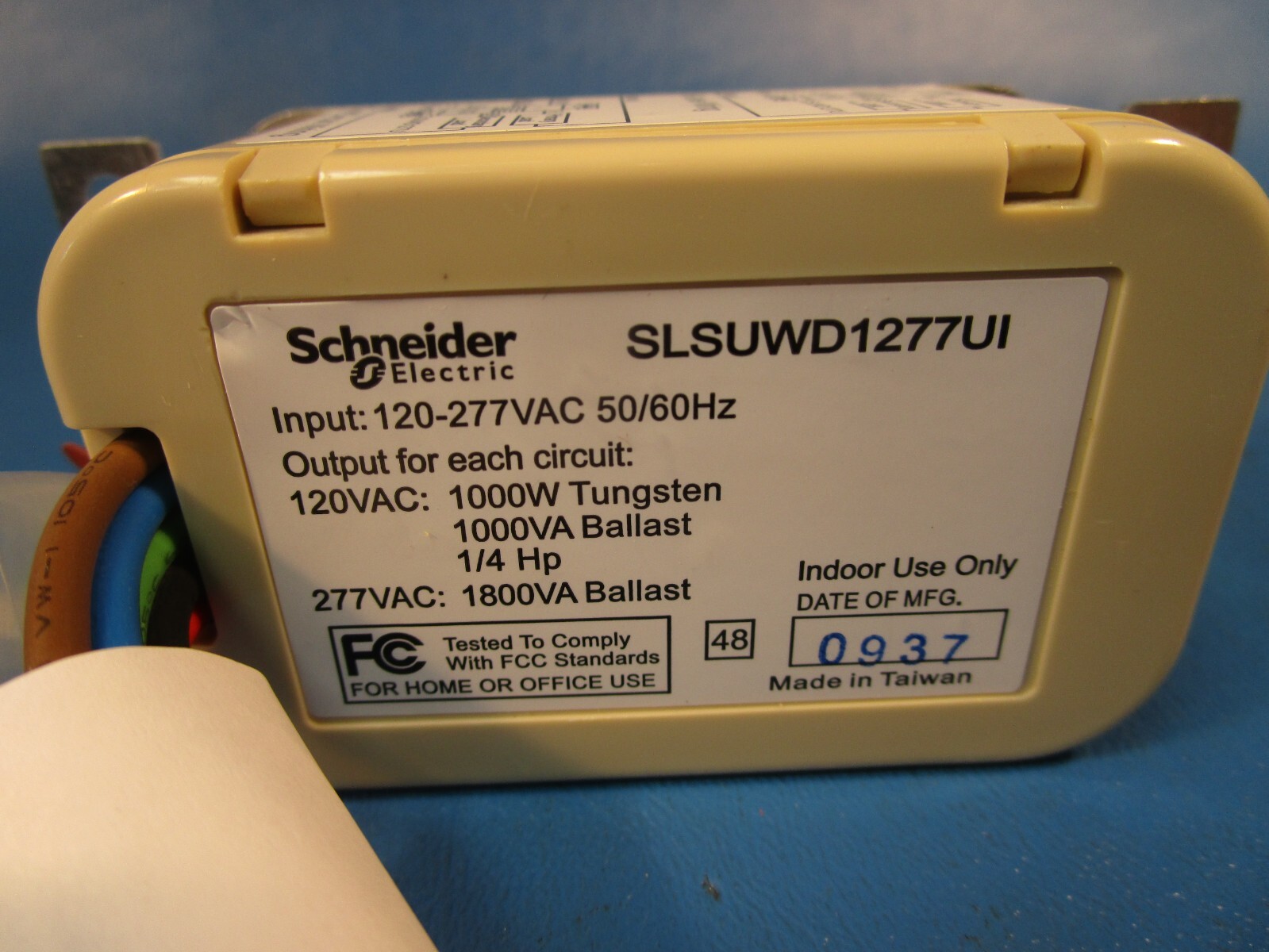 SCHNEIDER SLSUWD1277UI, WALL SWITCH, ULTRASONIC OCCUPANCY SENSOR, Ivory Color