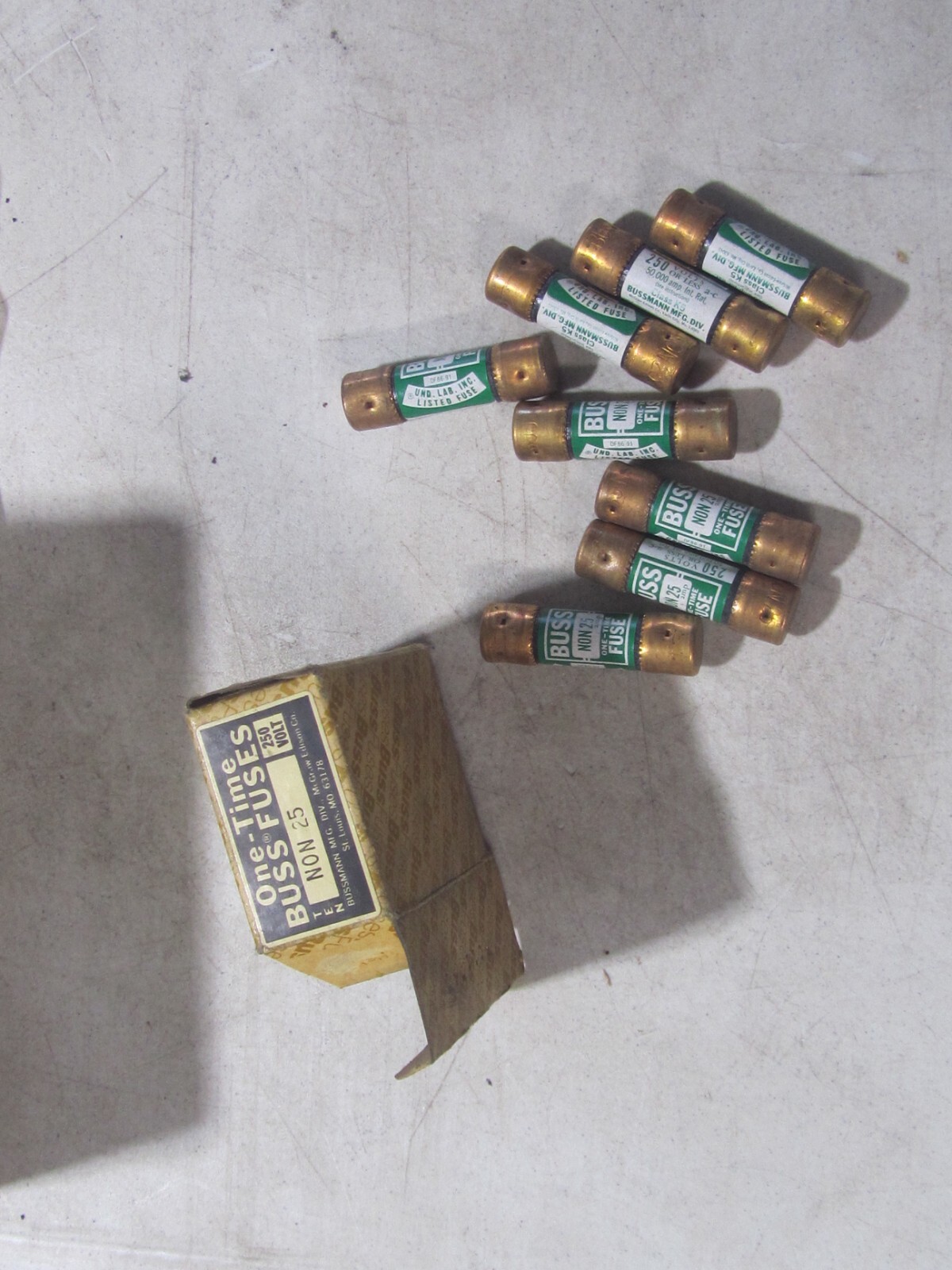 Box of 8 BUSS NON-25, One-Time Fuses