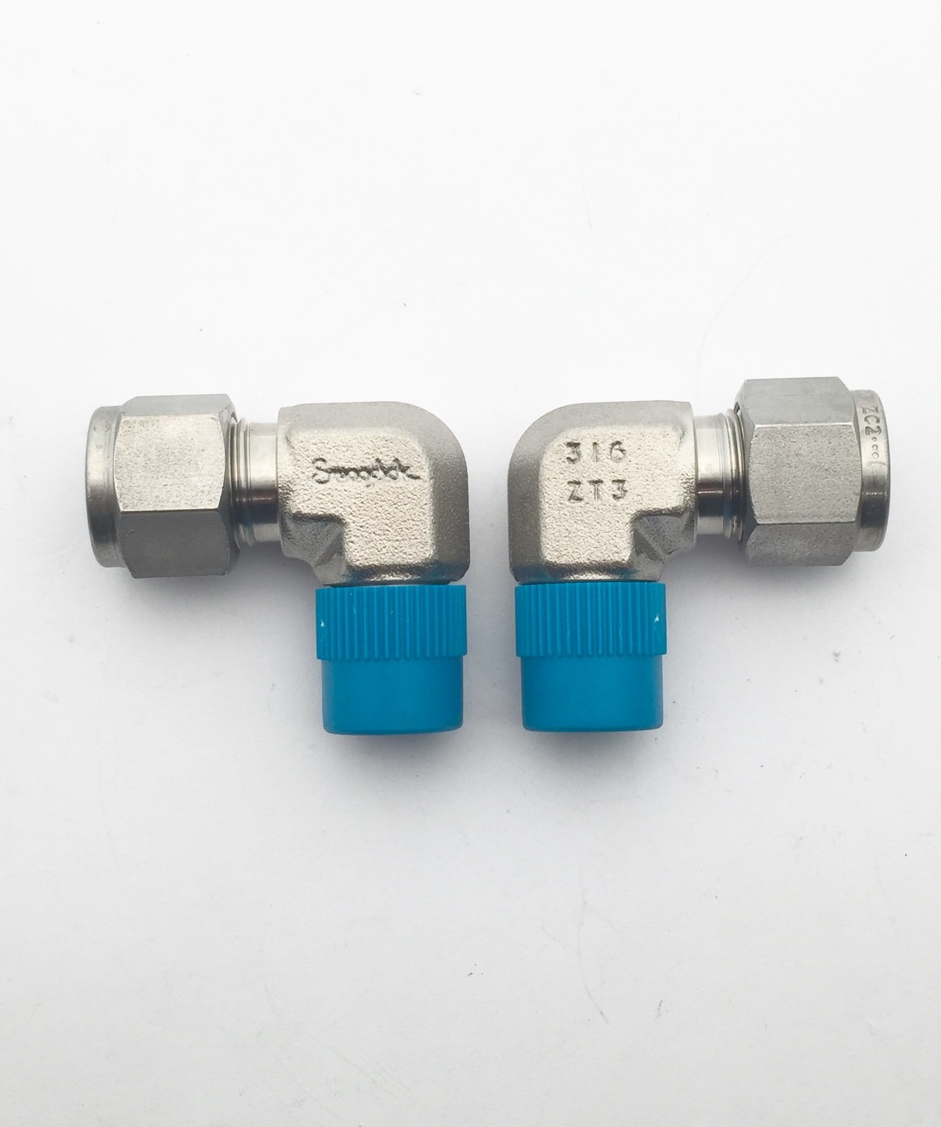 Swagelok SS-600-2-4 3/8” Tube OD x 1/4” NPT Male Pipe 90° Elbow Connector 316