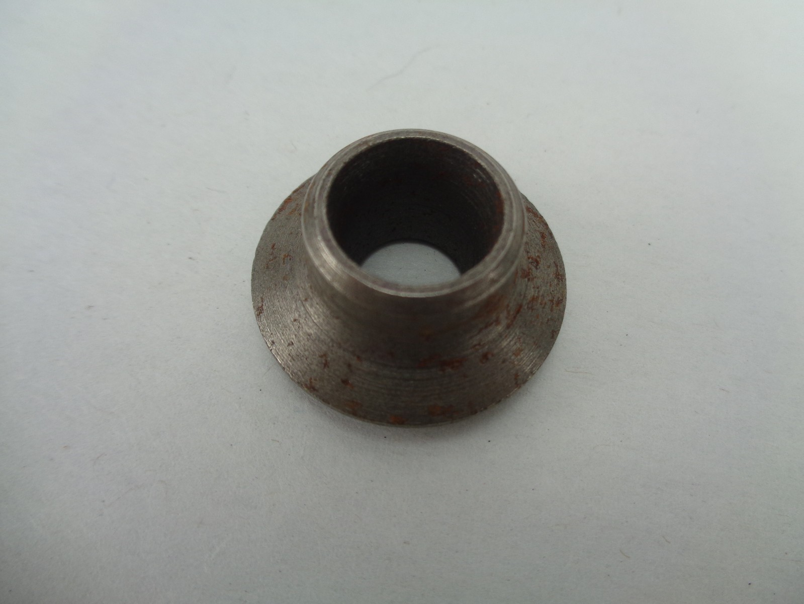 DETROIT DIESEL EXHAUST VALVE SPRING CAP 2 VALVE HEAD NOS
