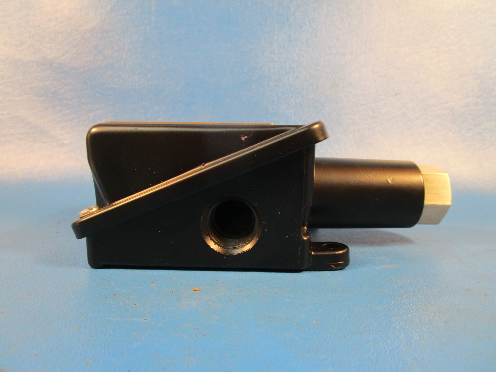 UNITED ELECTRIC CONTROLS TYPE H117, Pressure Switch, MODEL 194, RANGE 200-1700