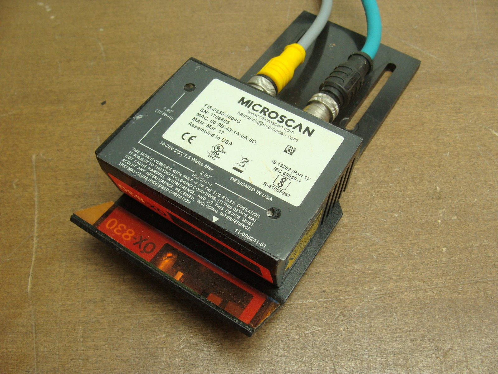 MICROSCAN QX-830 INDUSTRIAL BARCODE SCANNER FIS-0830-1004G W/POSITIONING BRACKET