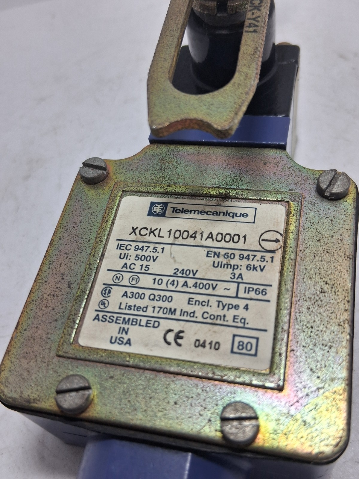 TELEMECANIQUE XCKL10041A0001 LIMIT SWITCH 240VAC 10A ROLLER LEVER NNB