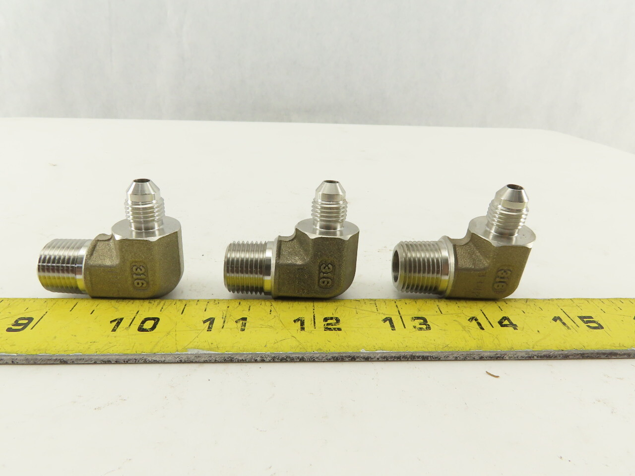Parker 4-6CTX-SS 316 Stainless 37° Flare Tube 90° Elbow -4 JIC x 3/8″ NPT Lot/