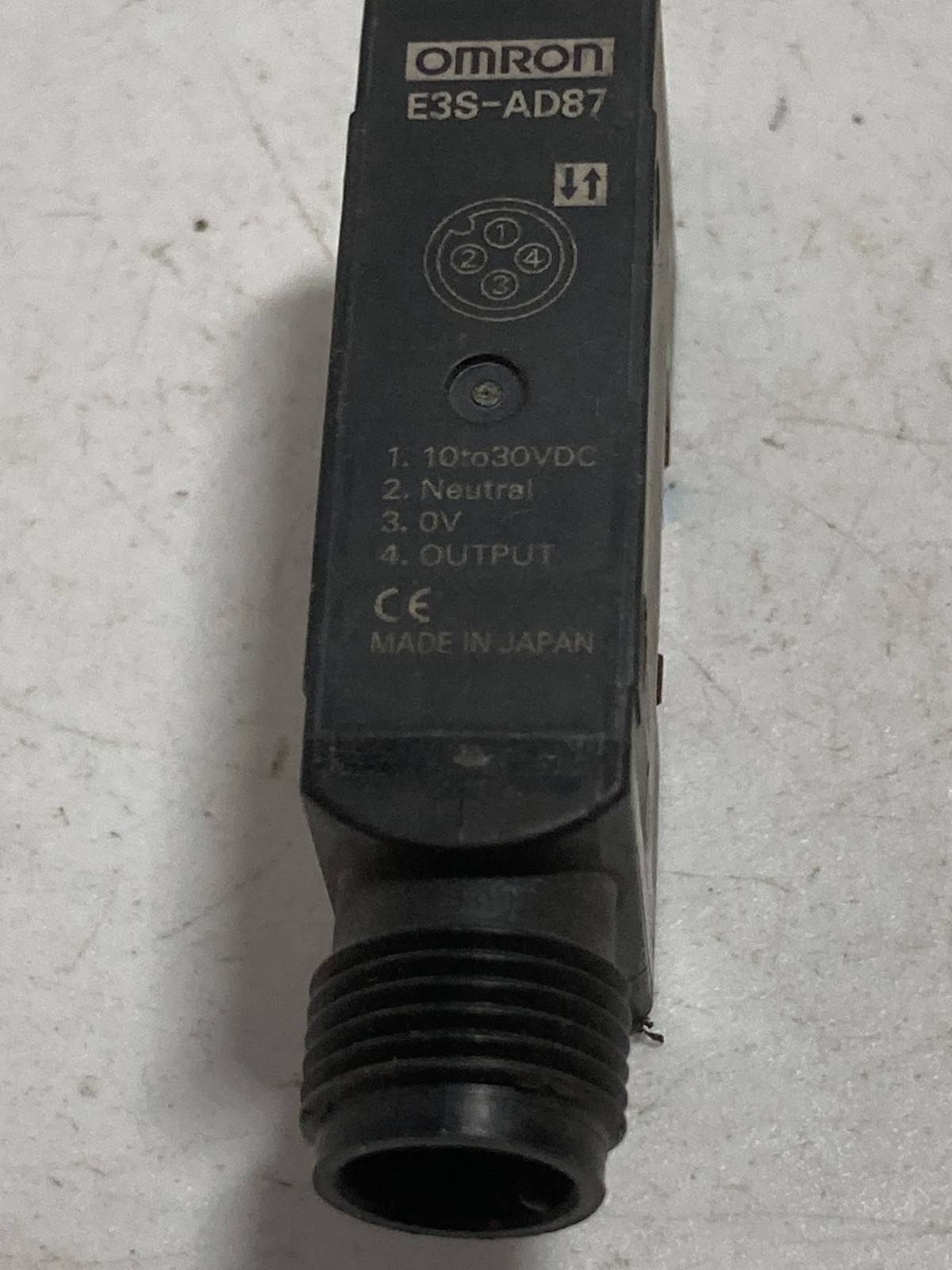 OMRON E3S-AD87 PHOTOELECTRIC SENSOR 10-30VDC NEUTRAL PNP DIFFUSE REFLECTIVE