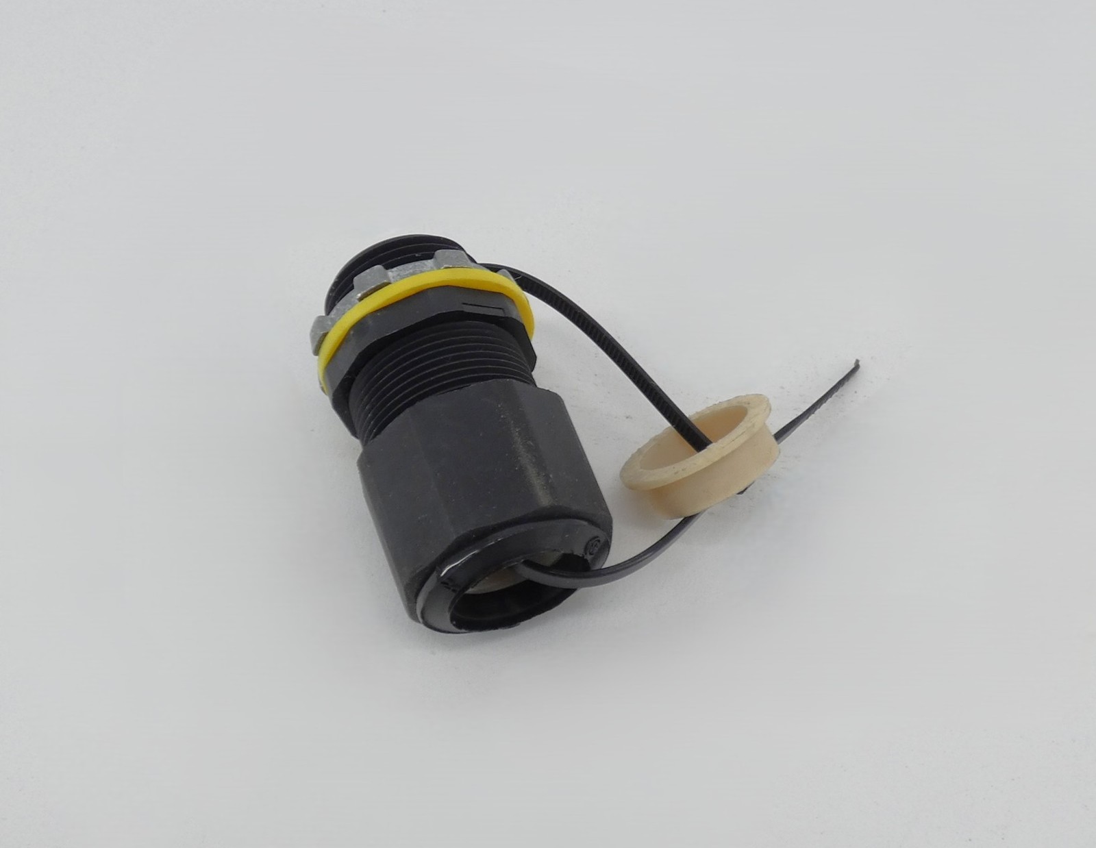 *Box of 8* Arlington LPCG757BL 3/4″ Strain Relief Cord Connector .385 – .750 …