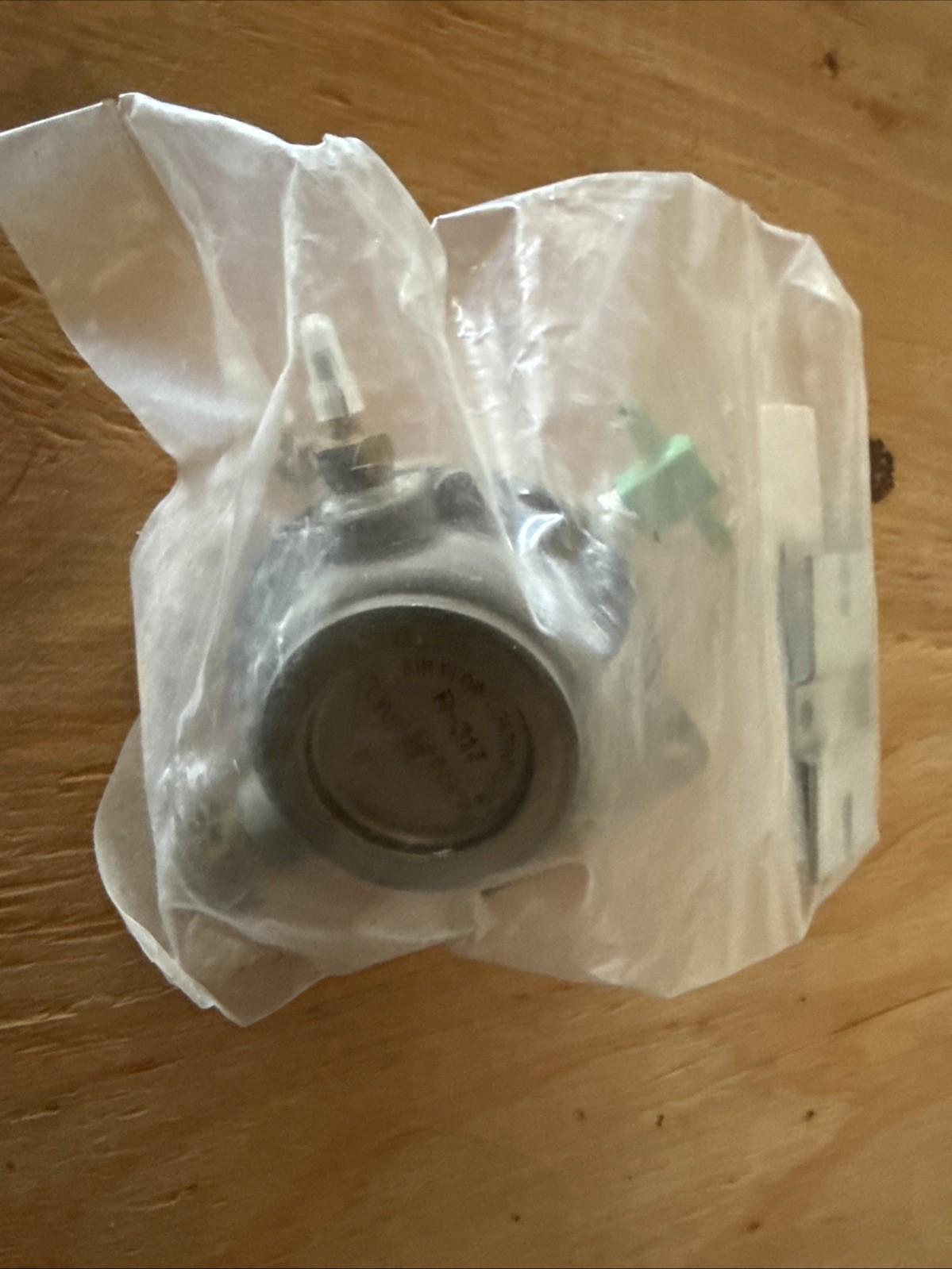 NEW Johnson Controls R-317-6 Air Flow Controller Direct Acting 0.3-6WG 257E