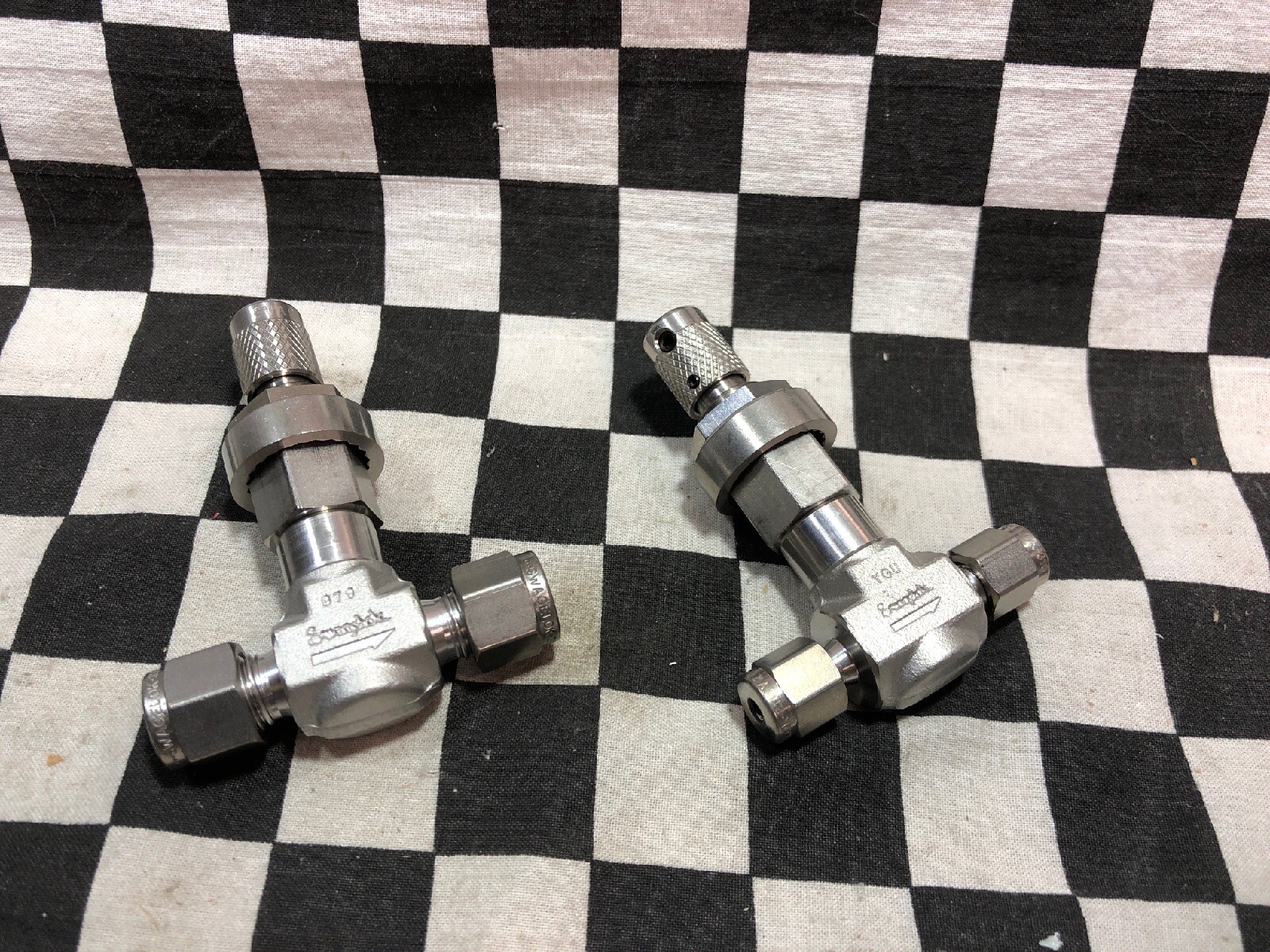 Lot Of 2 SWAGELOK Flow Metering Valve 1/8″ & 1/4″, SS-4MG & SS-4MG #122V1