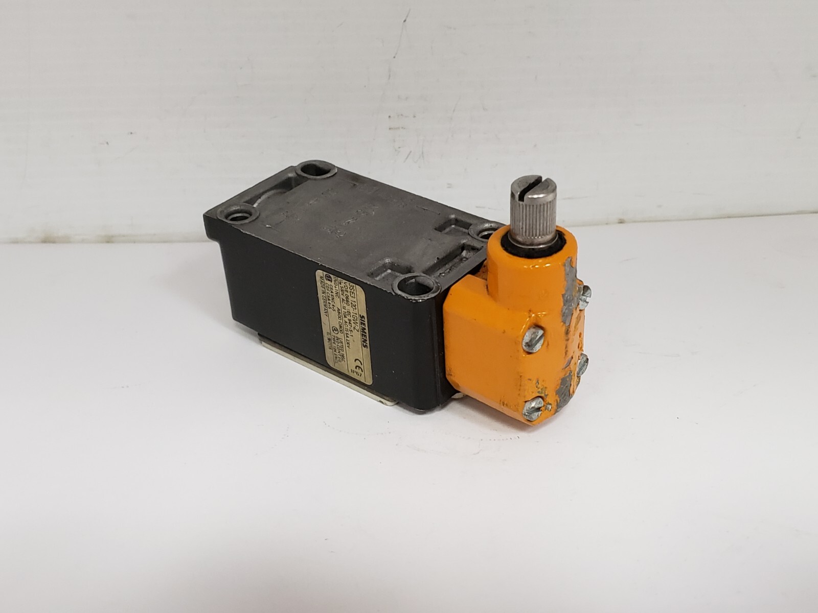 SIEMENS 3SE3 120-1GW-Z LIMIT SWITCH 1 NO 1NC