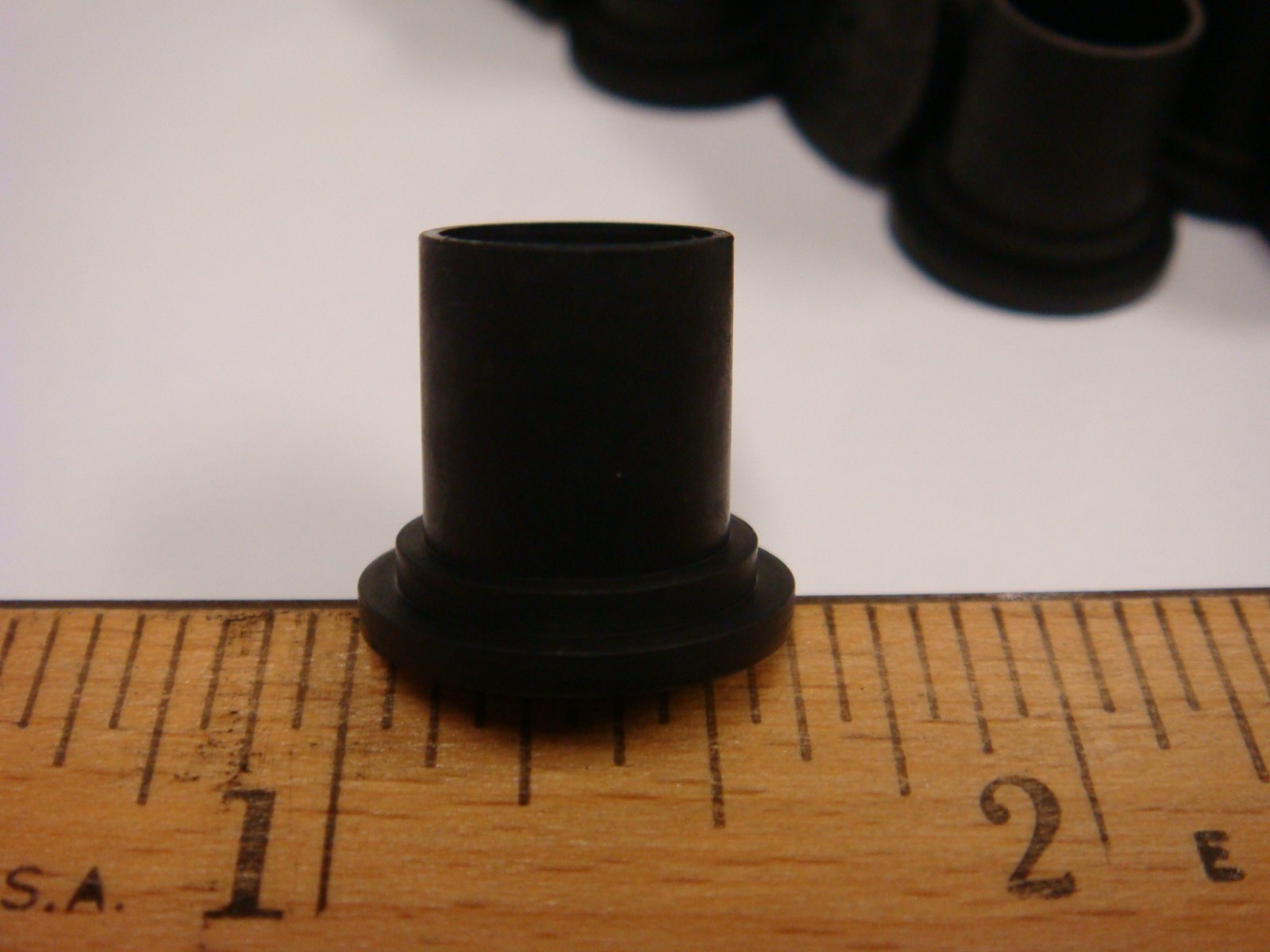 (50) CAPLUGS CEC-06 3/8″ BLACK CONDUCTIVE CAP FOR THREADED CONNECTORS