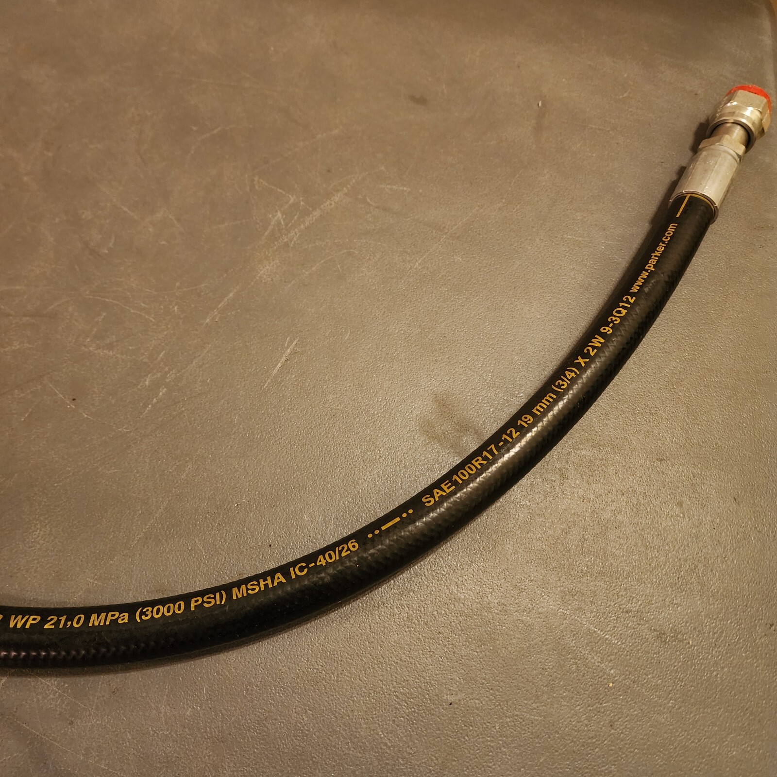 Parker 303017B001 Hose 3000 psi 451tc-12 ic-40/26 sae 100r17-12 19mm 3/4 x 2W