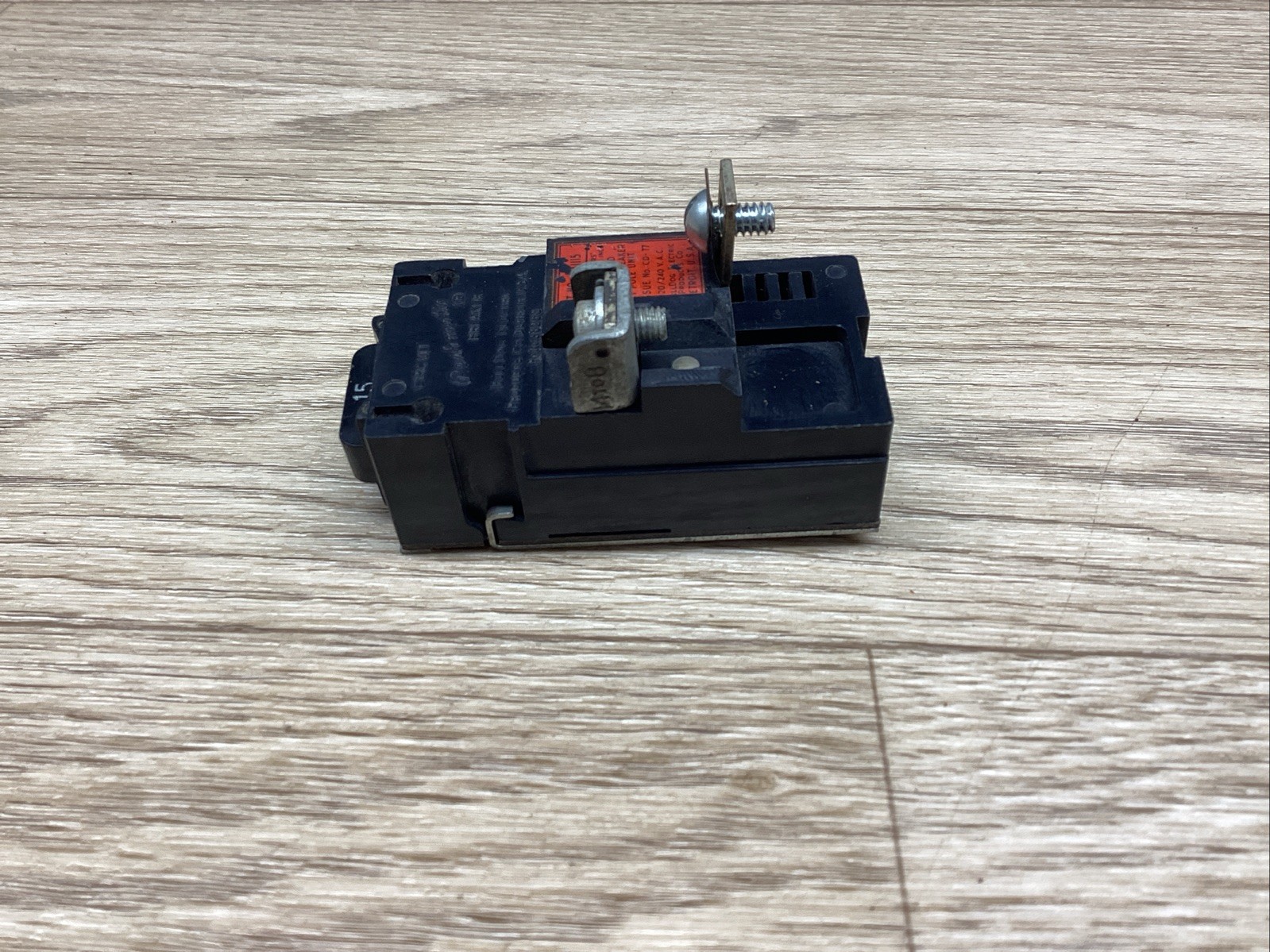 PUSHMATIC BULLDOG CIRCUIT BREAKER 15 AMP 1 POLE 38258 #813F131*CO