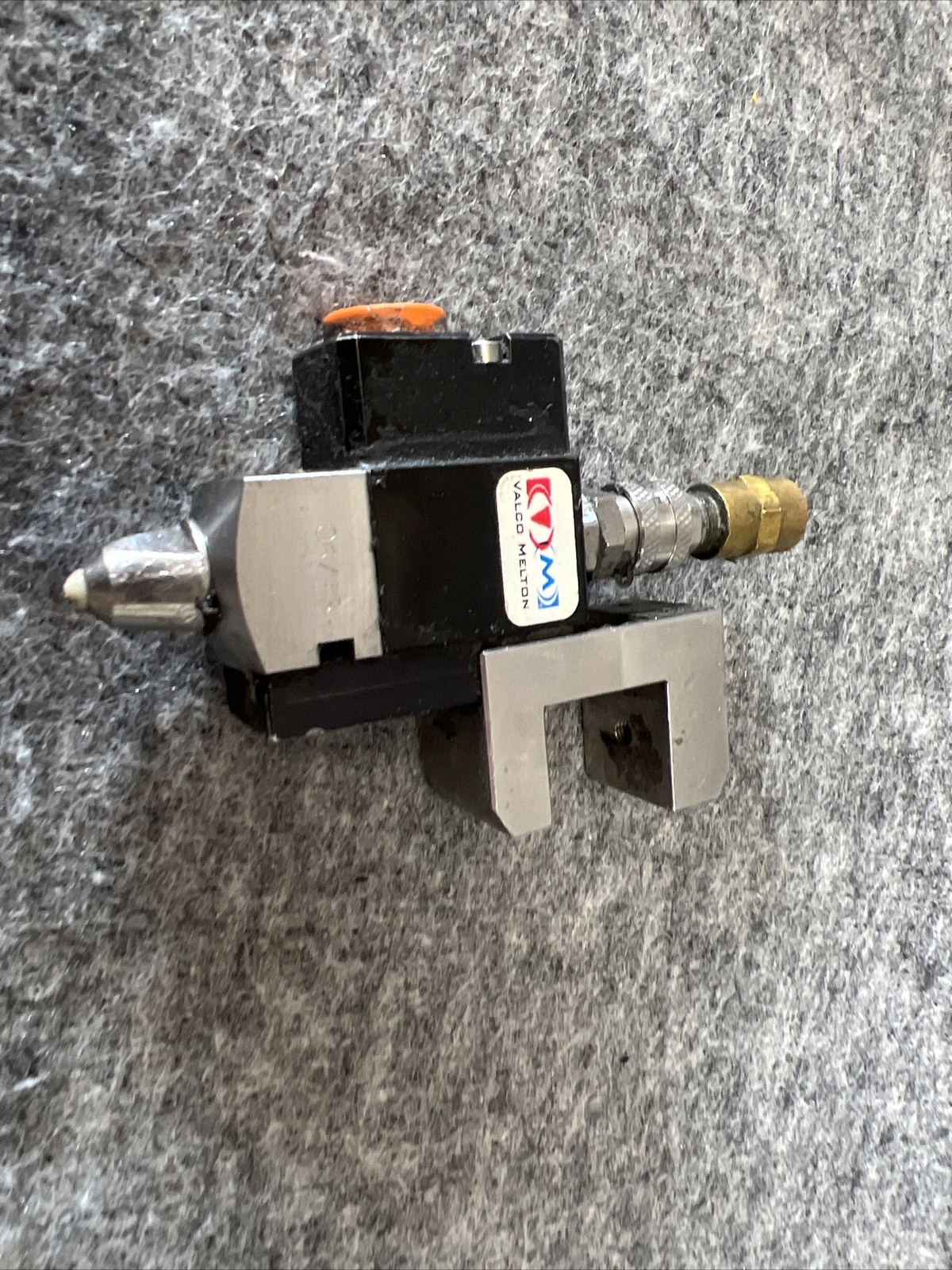 VALCO MELTON Hot melt adhesive applicator nozzle module Used