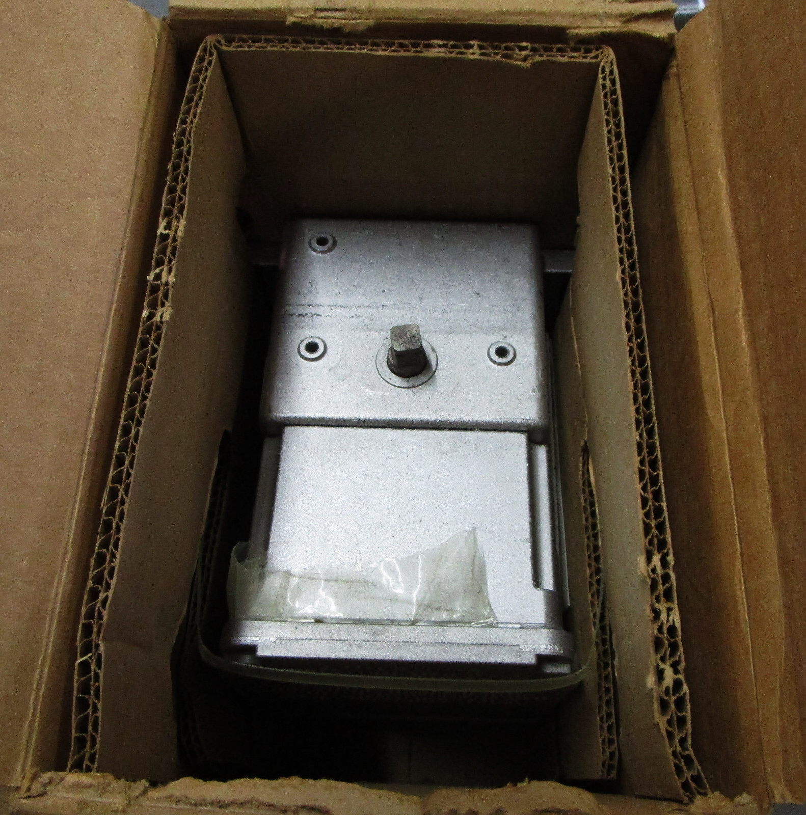 Honeywell Modutrol Motor M745A1011 24V 50/60Hz 28W 1.4Amp New Surplus H5