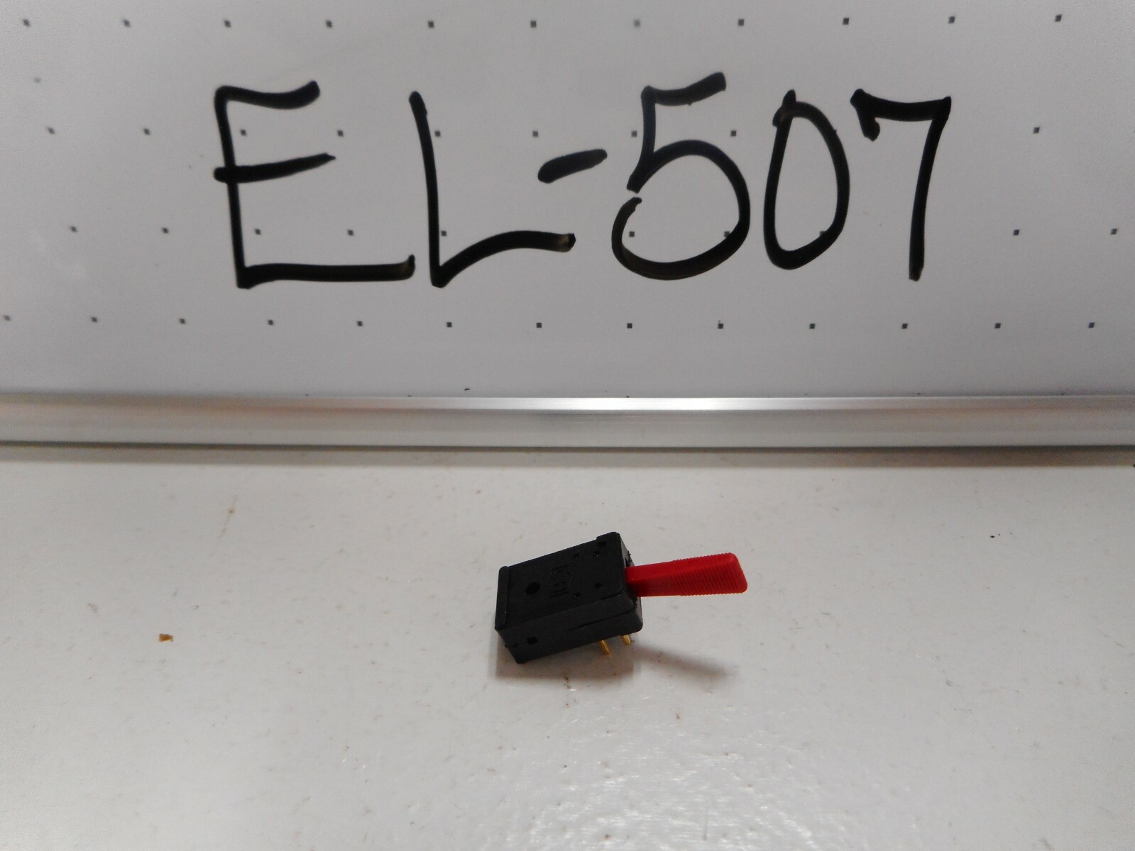 NOS T8202 ELECTROSWITCH MINIATURE DPDT .5A TOGGLE SWITCH