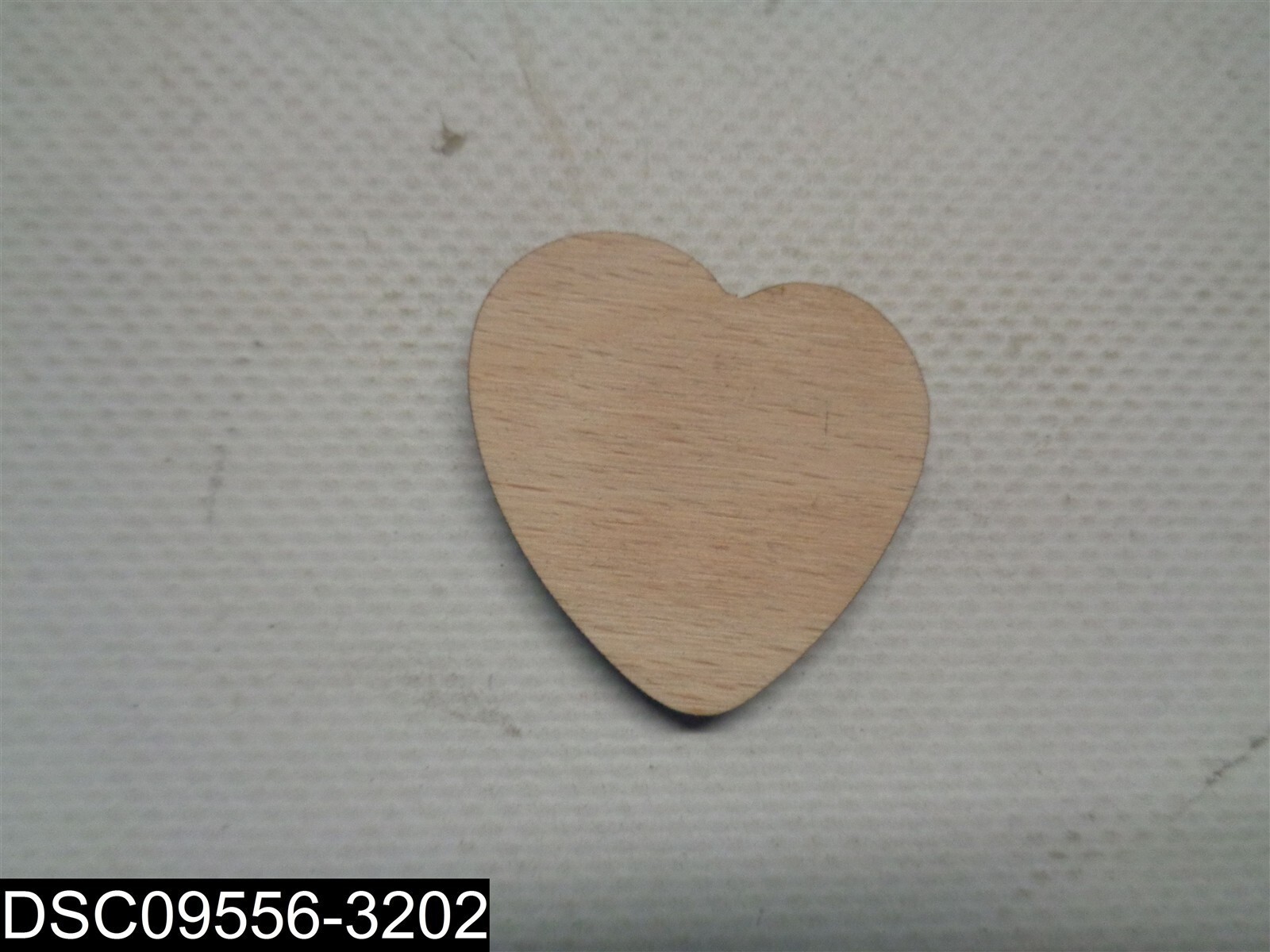 QTY=34-Variety of Wooden 1/8″ Thick Hearts-2X 1-3/4″, 9X 1-1/2″, 23X 1″