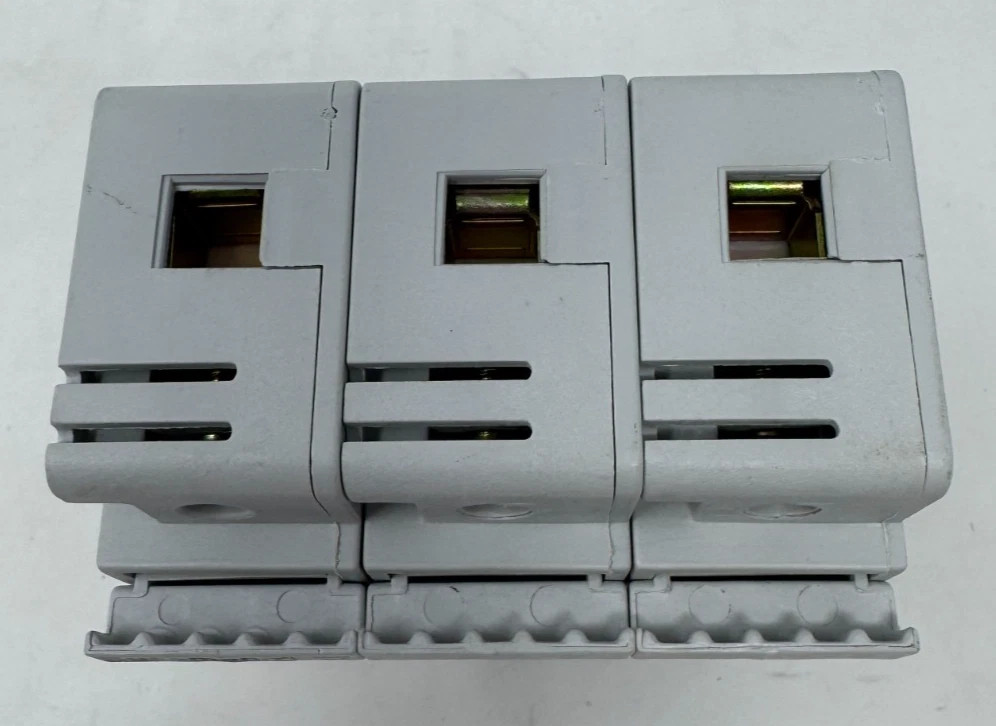COOPER BUSSMANN 30A 600V 200kA 3-POLE FUSE HOLDER CH30J3